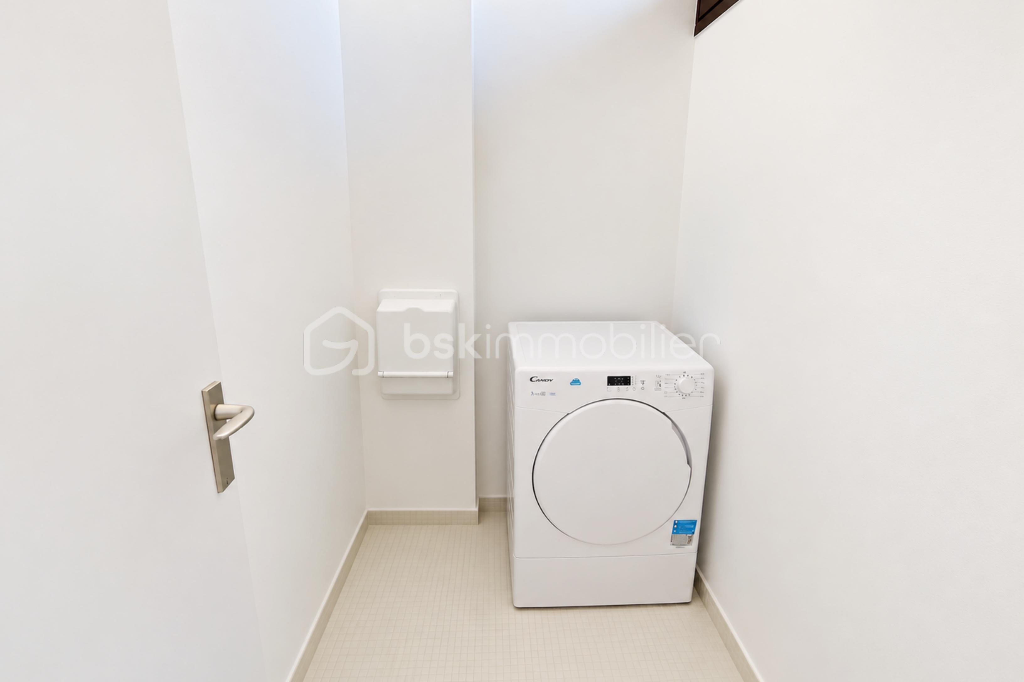 resize_Buanderie blanche minimaliste lumineuse.png