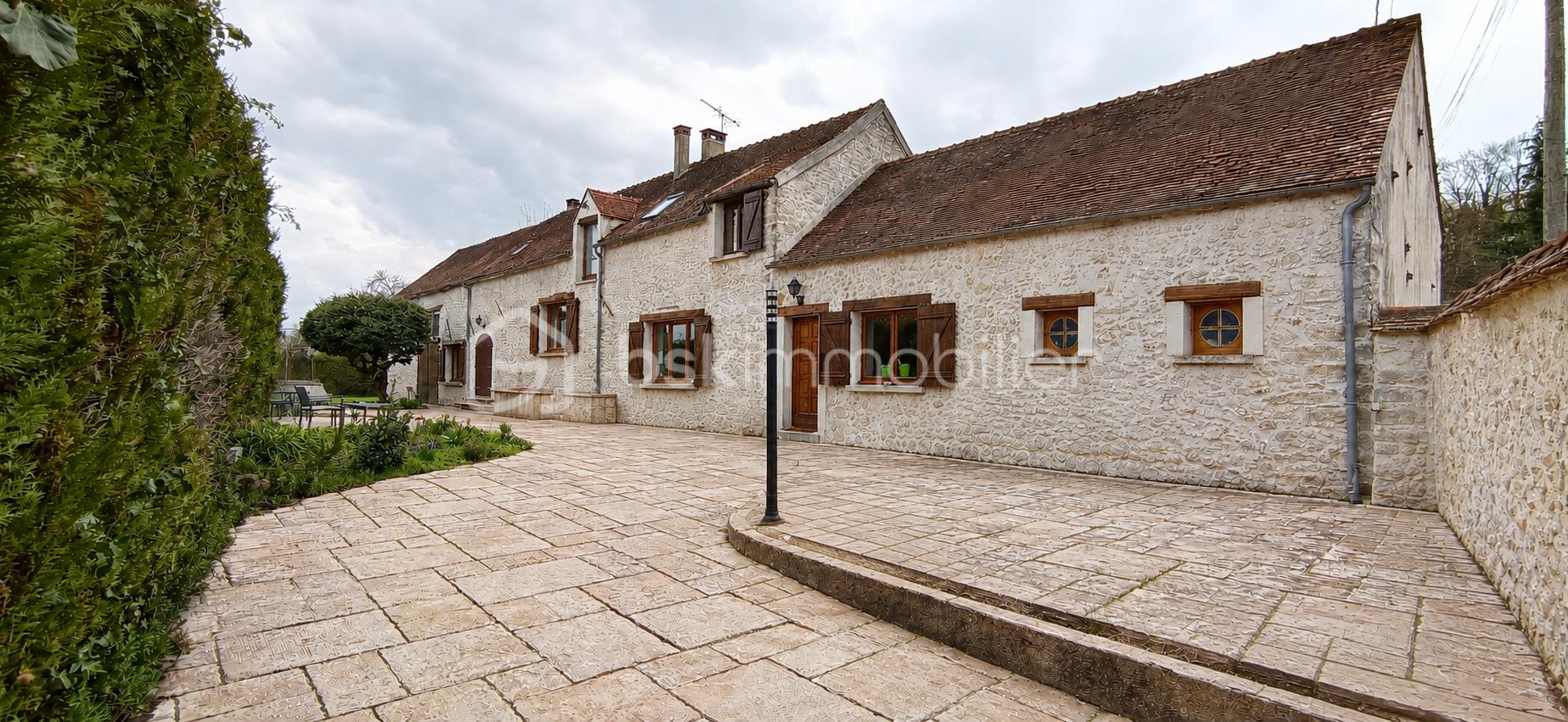 Maison 8 pièces 290 m² · à Noisy-Rudignon · 290 m² · 315 000 €