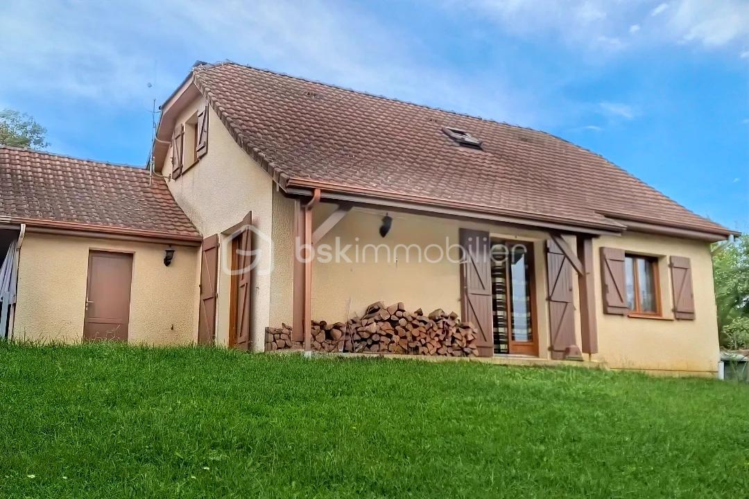 Maison traditionnelle de 107 m² - hoqi-cc62b6dd0c134f17ba450814870583e9.jpg