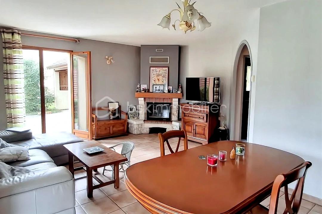 Maison traditionnelle de 107 m² - hoqi-d2bfe8a672b744db95b6c63b0c5a135e.jpg
