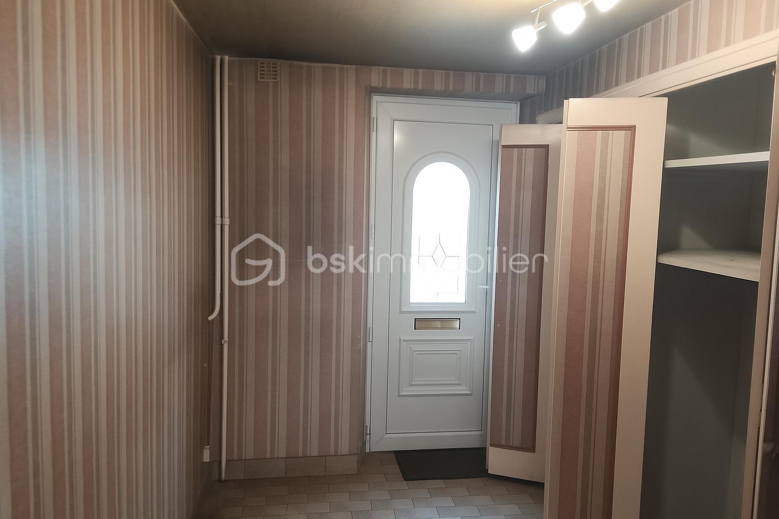 Maison de 66 m² - entrée sans chaise.png