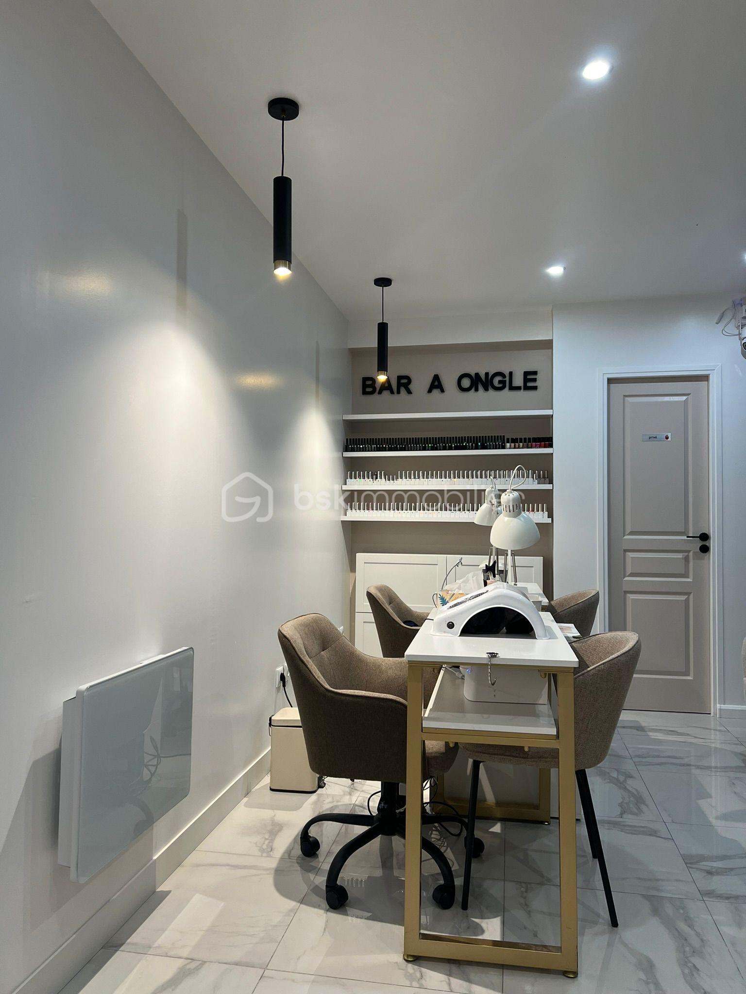 Boutique de 42 m² - CAB6B2FD-6021-4ED8-AB6D-14AD799224C8.jpeg