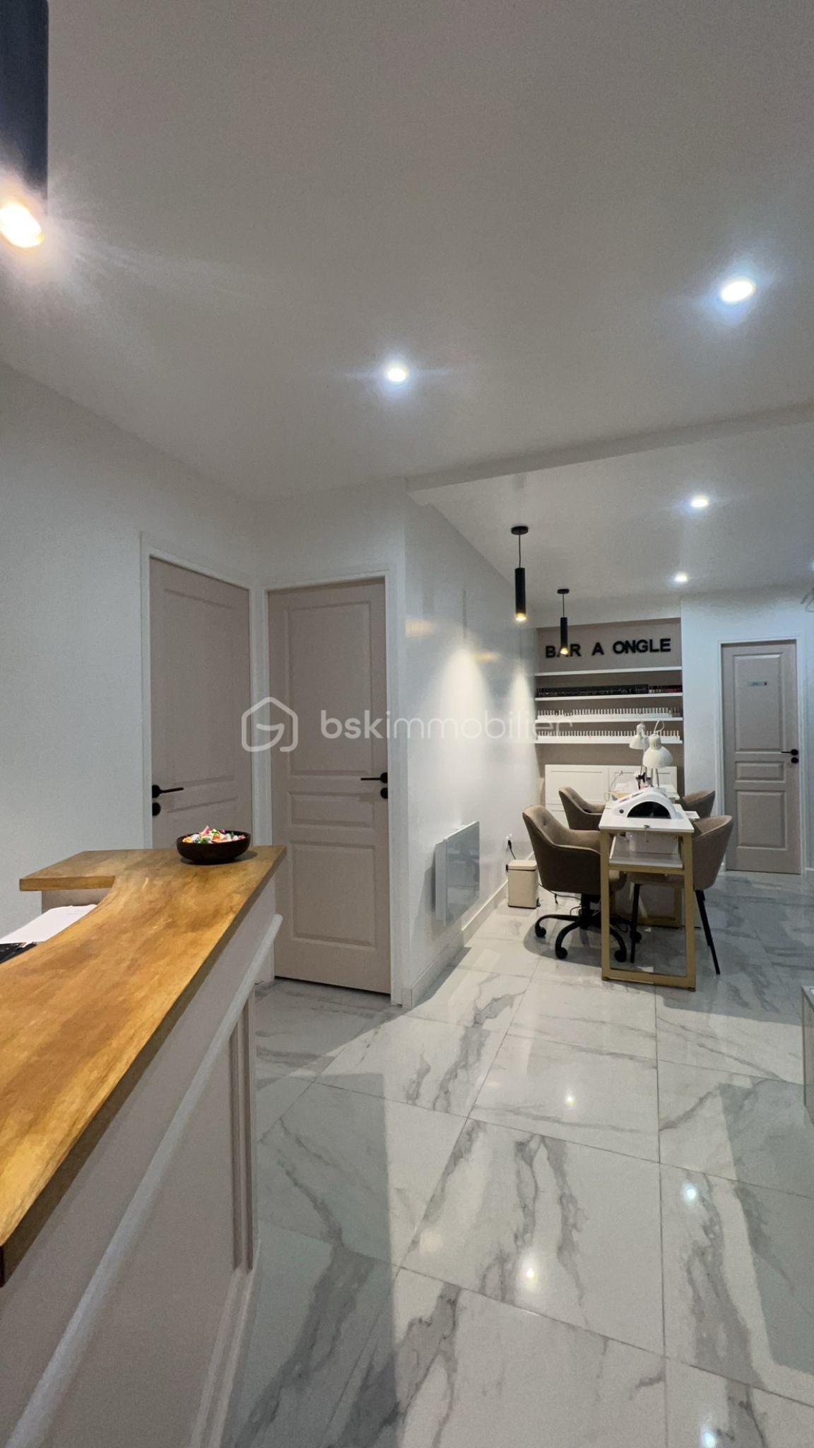 Boutique de 42 m² - 01af5ca5-a86e-45c8-b8ae-11ceae826ef6.jpeg