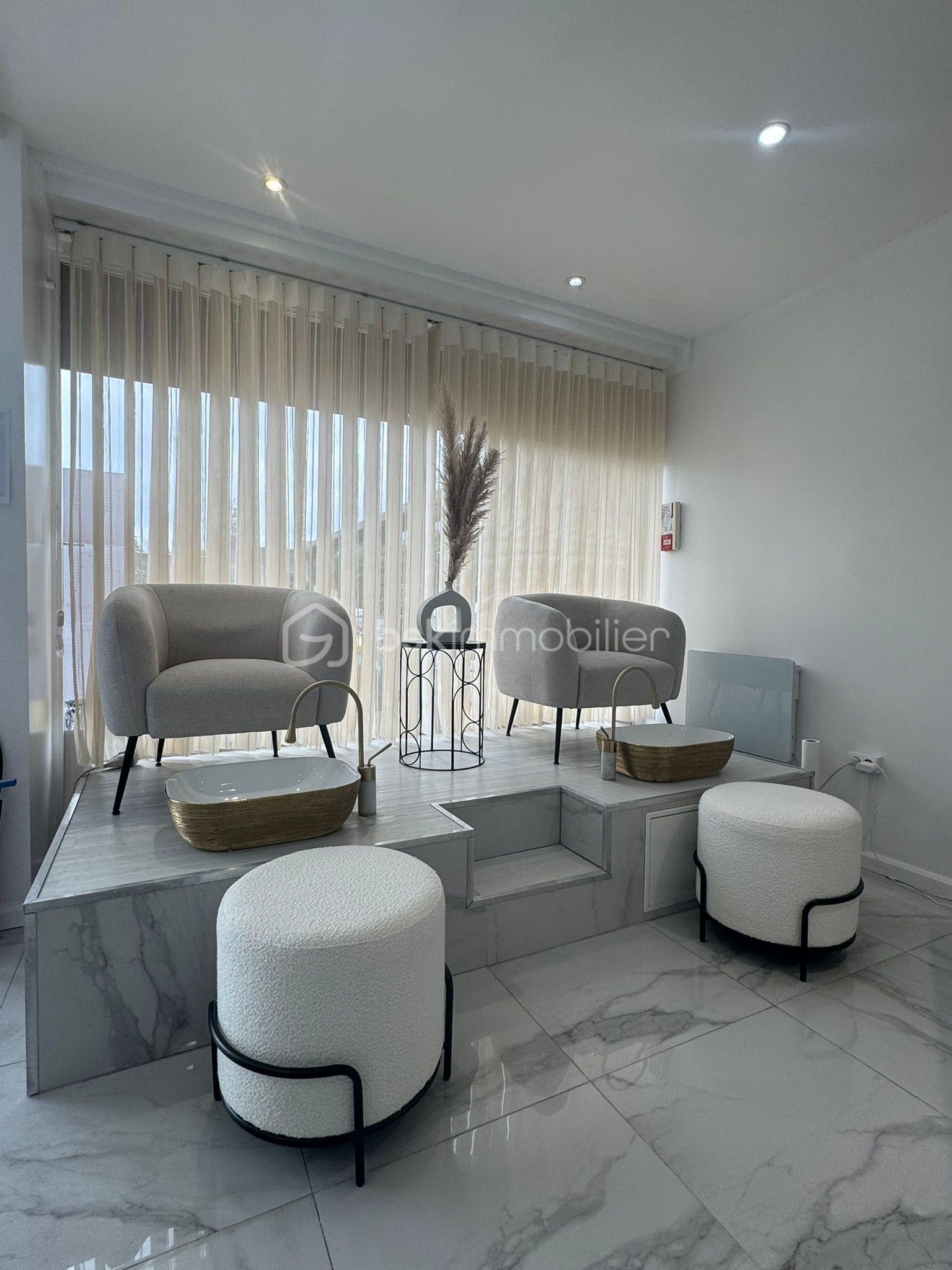 Boutique de 42 m² - EAAAB374-7FFB-49B1-B48C-BC2DFA75D3E2.jpeg