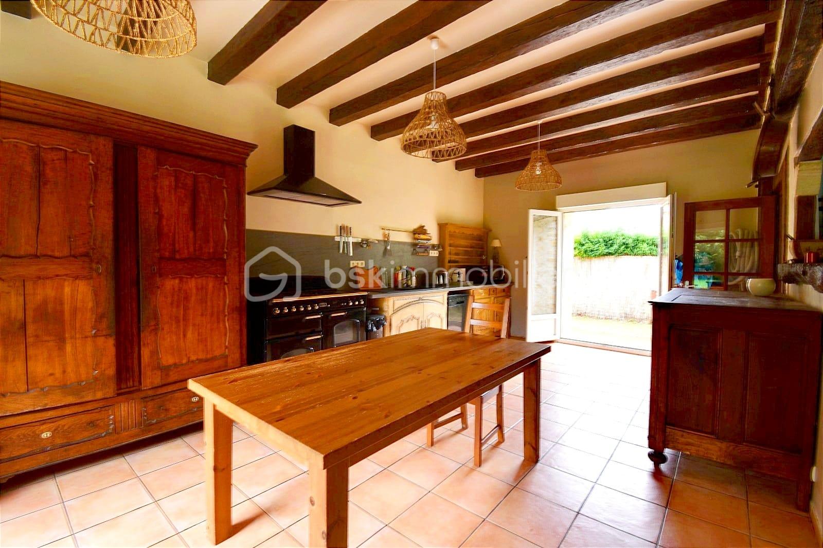 Maison en pierre de 529,99 m² - cuisine .jpg