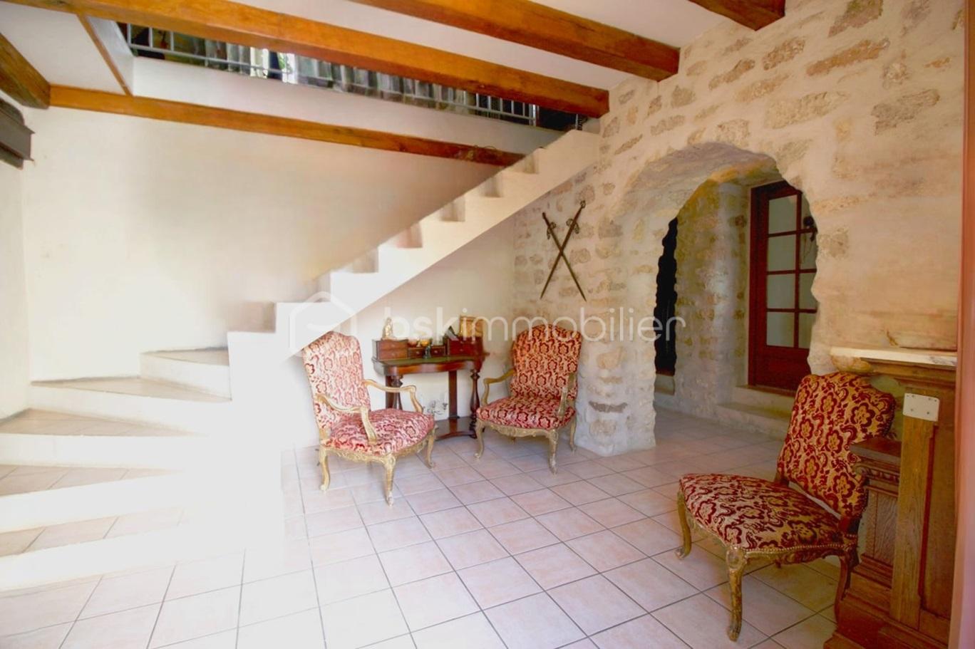 Maison en pierre de 529,99 m² - entrée.jpg