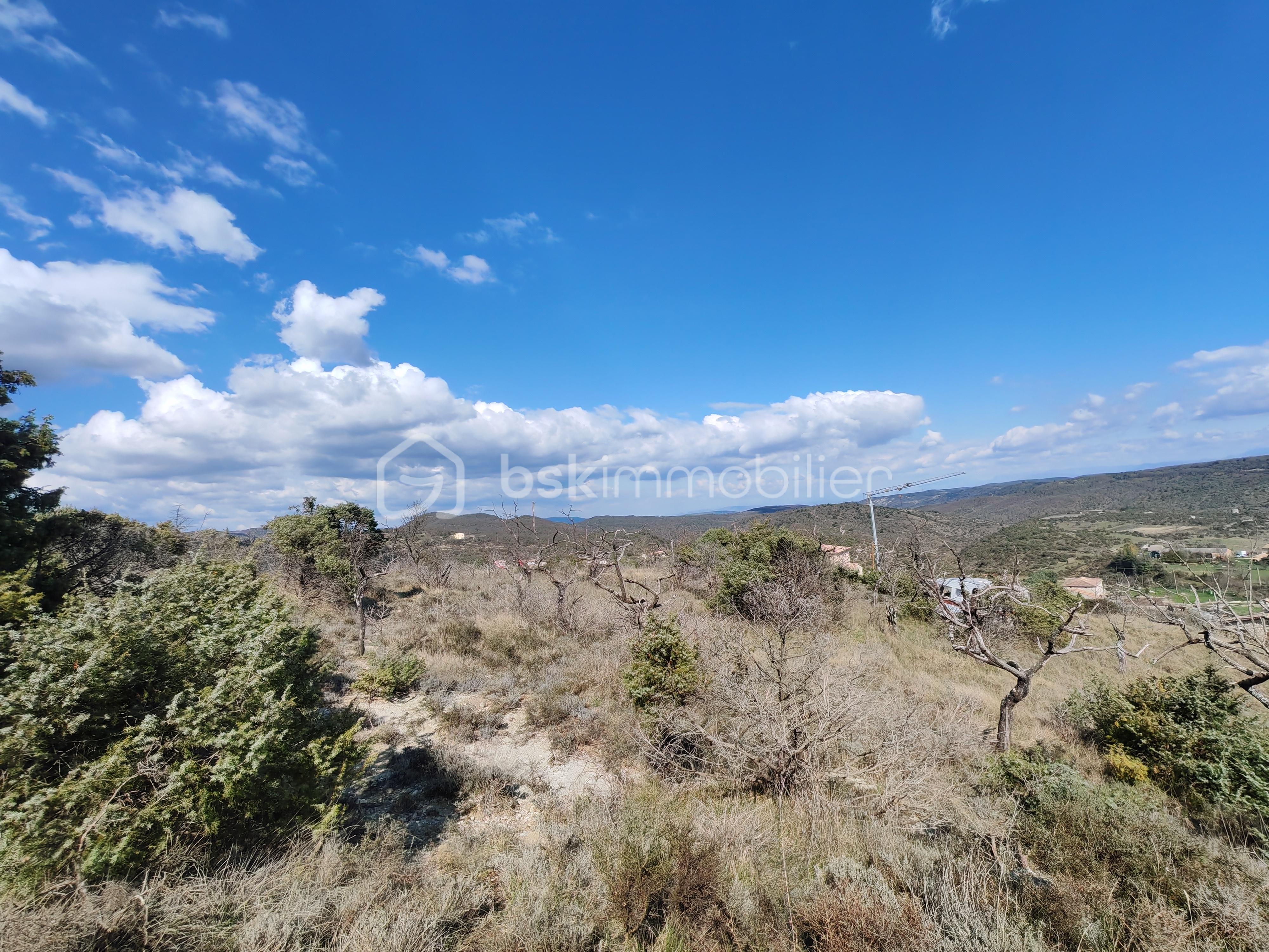 Terrain de 3 300 m²