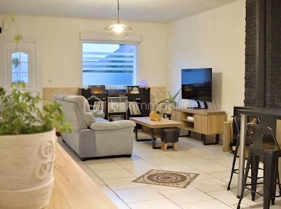 Maison de 142 m² - vanden salon avec pot de fleur.jpg