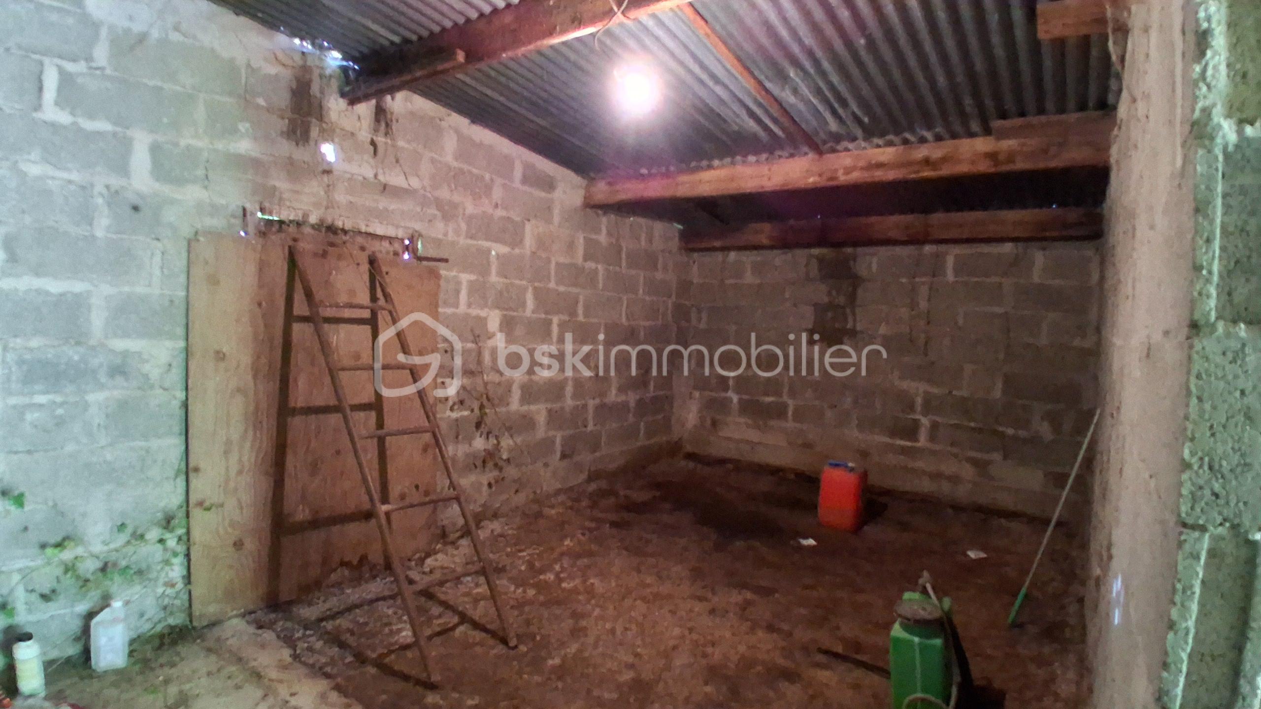 Maison en pierre de 74 m² - reserve ext.jpg