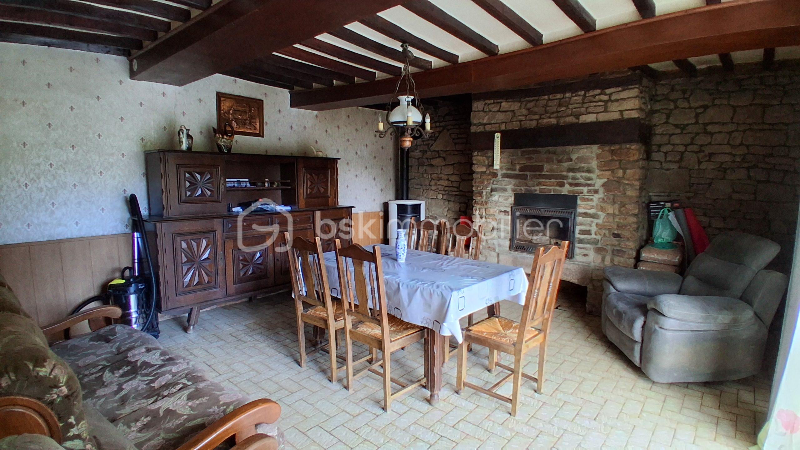 Maison en pierre de 74 m² - sejour 1.jpg