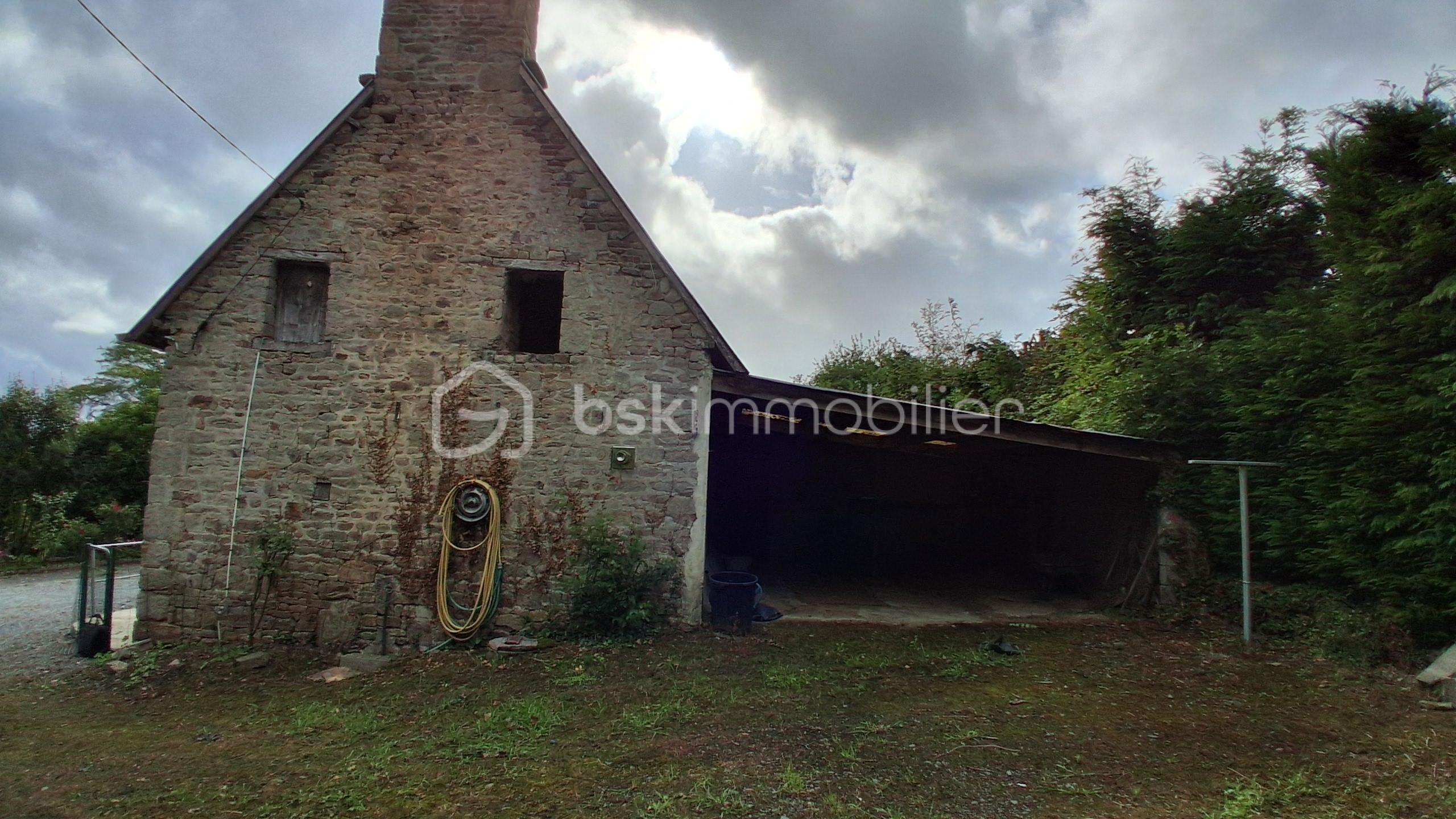 Maison en pierre de 74 m² - vue de coté.jpg