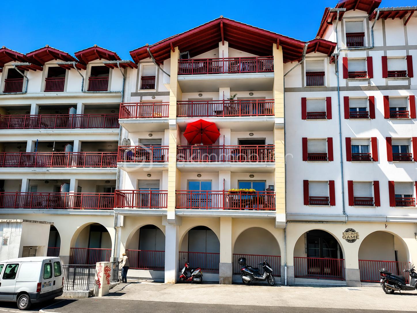 FACADE.png