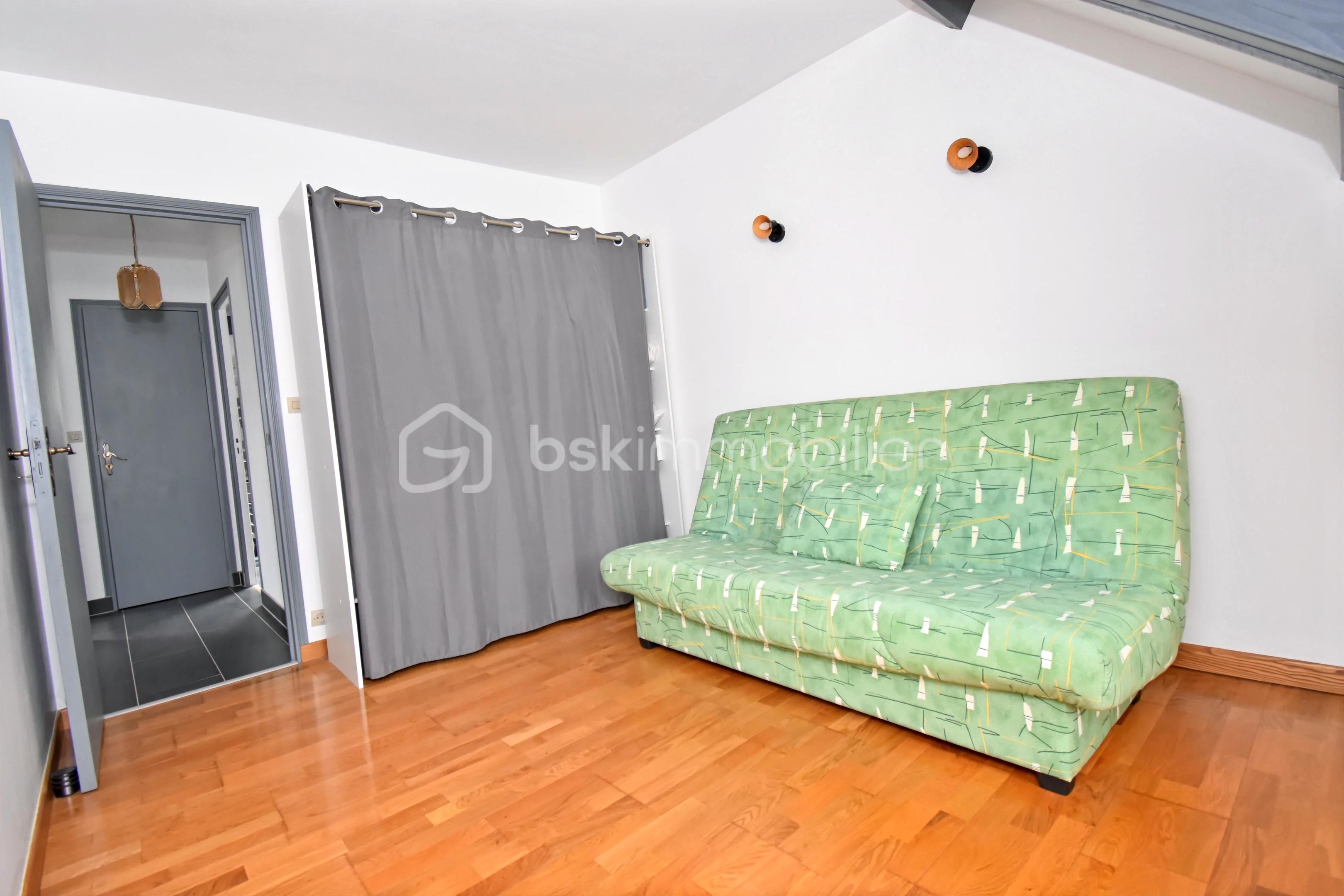 CHAMBRE AU DESSUS GARAGE.jpg