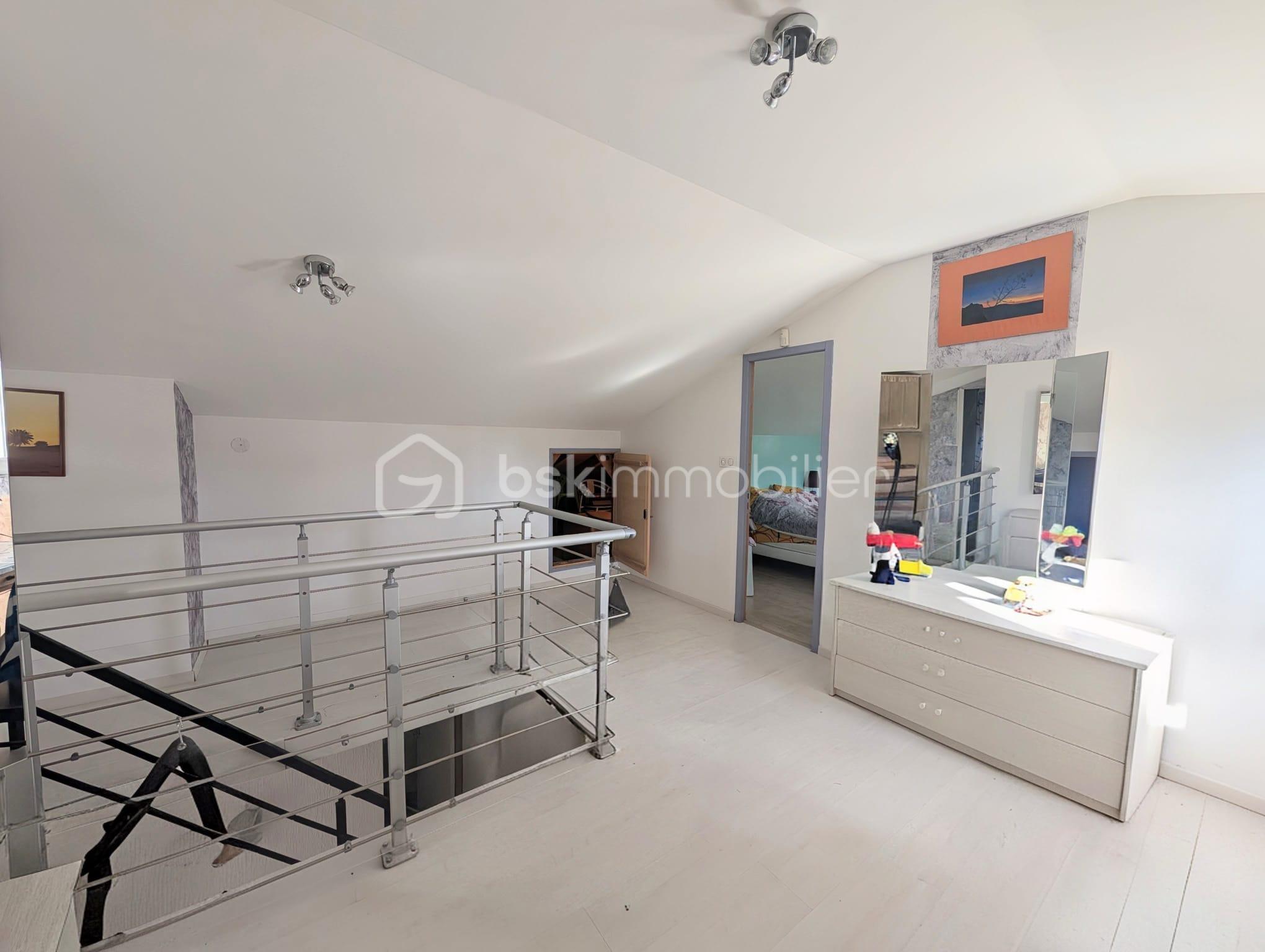 Maison de 162,97 m² - degagement haut vue combles.jpeg