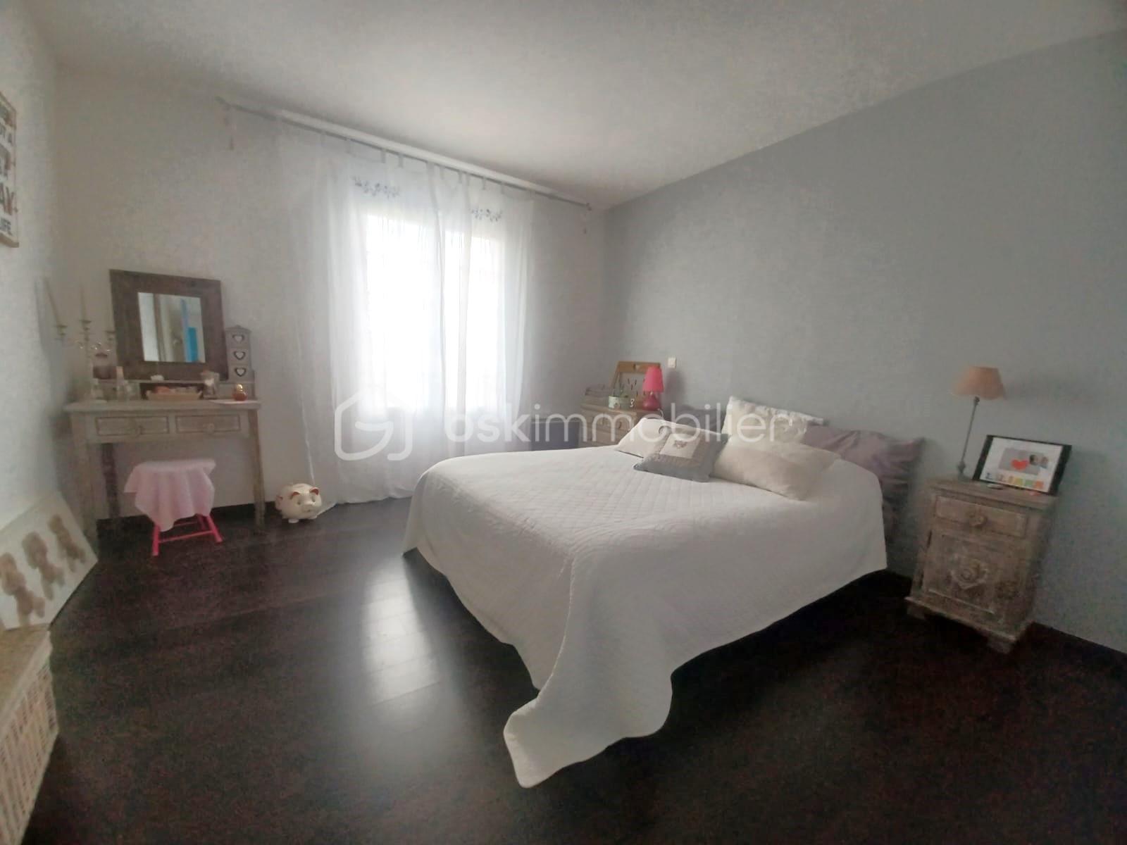 Maison de 225 m² - chambre 2 bis.jpg