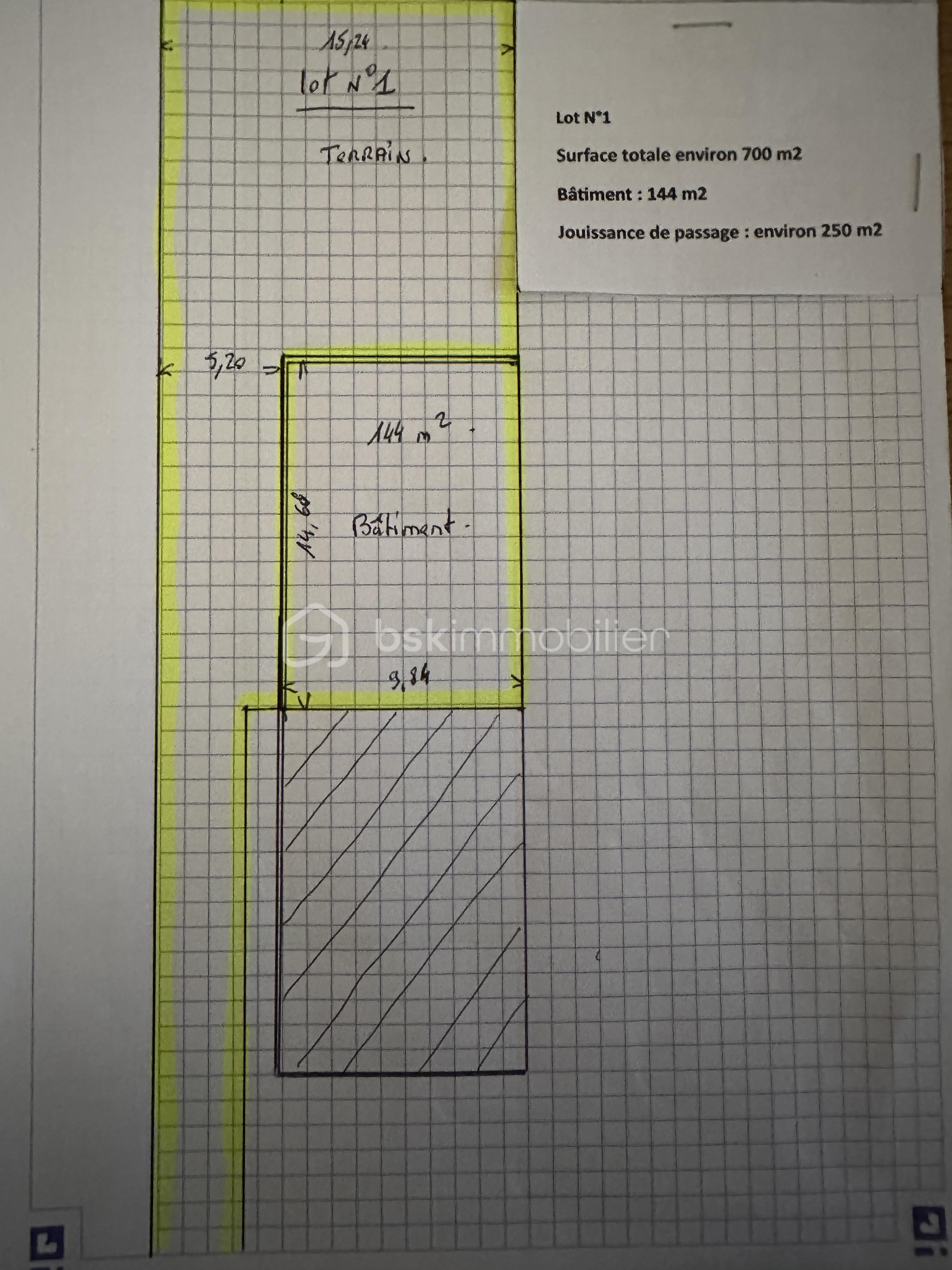 Local d'activités de 144 m² - 20251222_163452986_iOS.jpg