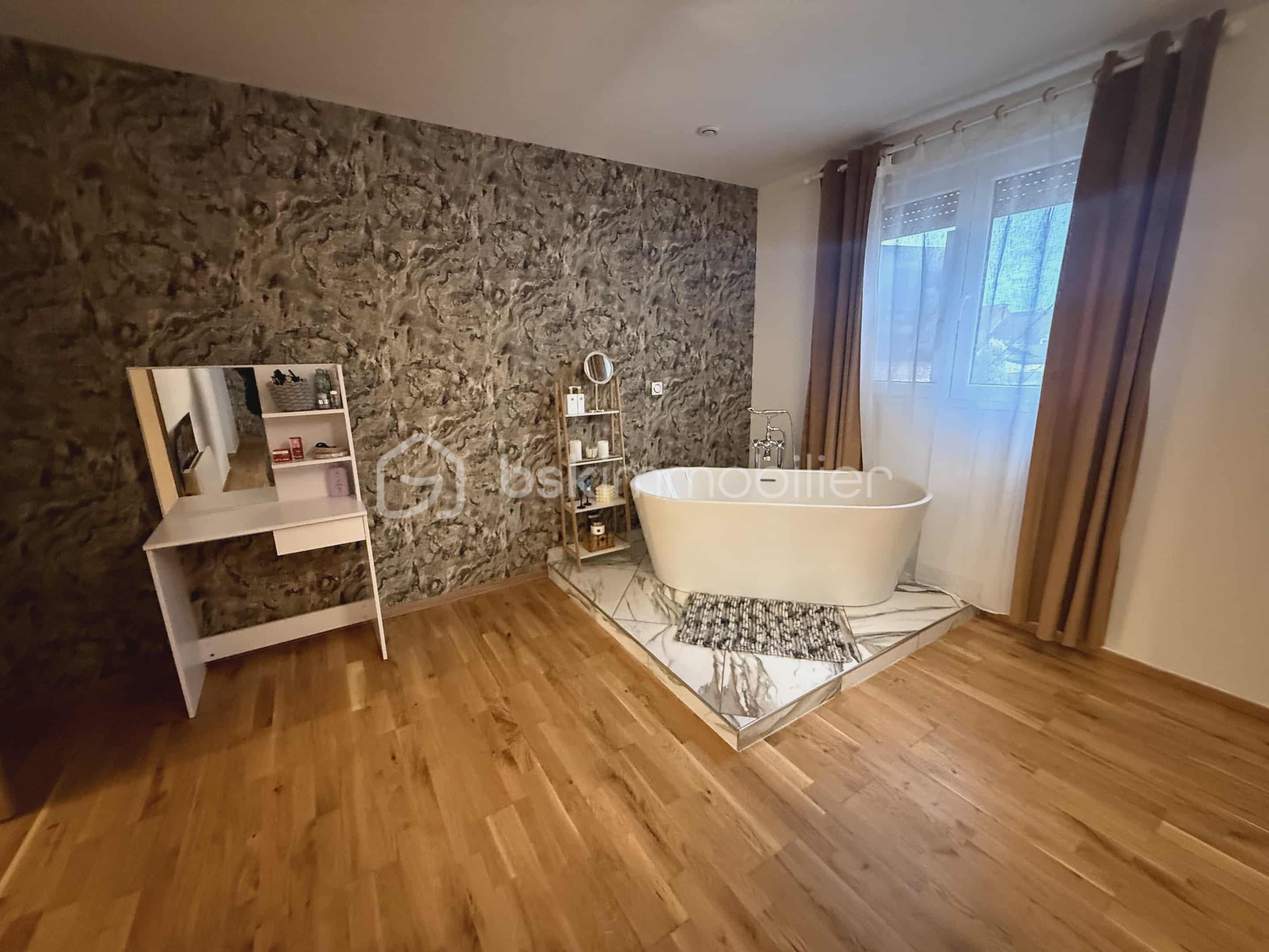 Maison traditionnelle de 136 m² - 2cae345d-b20a-4b4f-a603-83447a322425.jpg