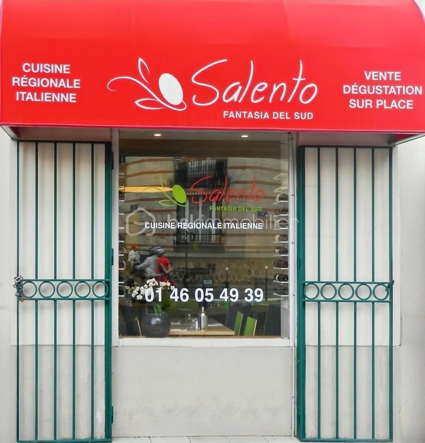 Local d activites de 70 m² - Vitrine extérieure.jpg