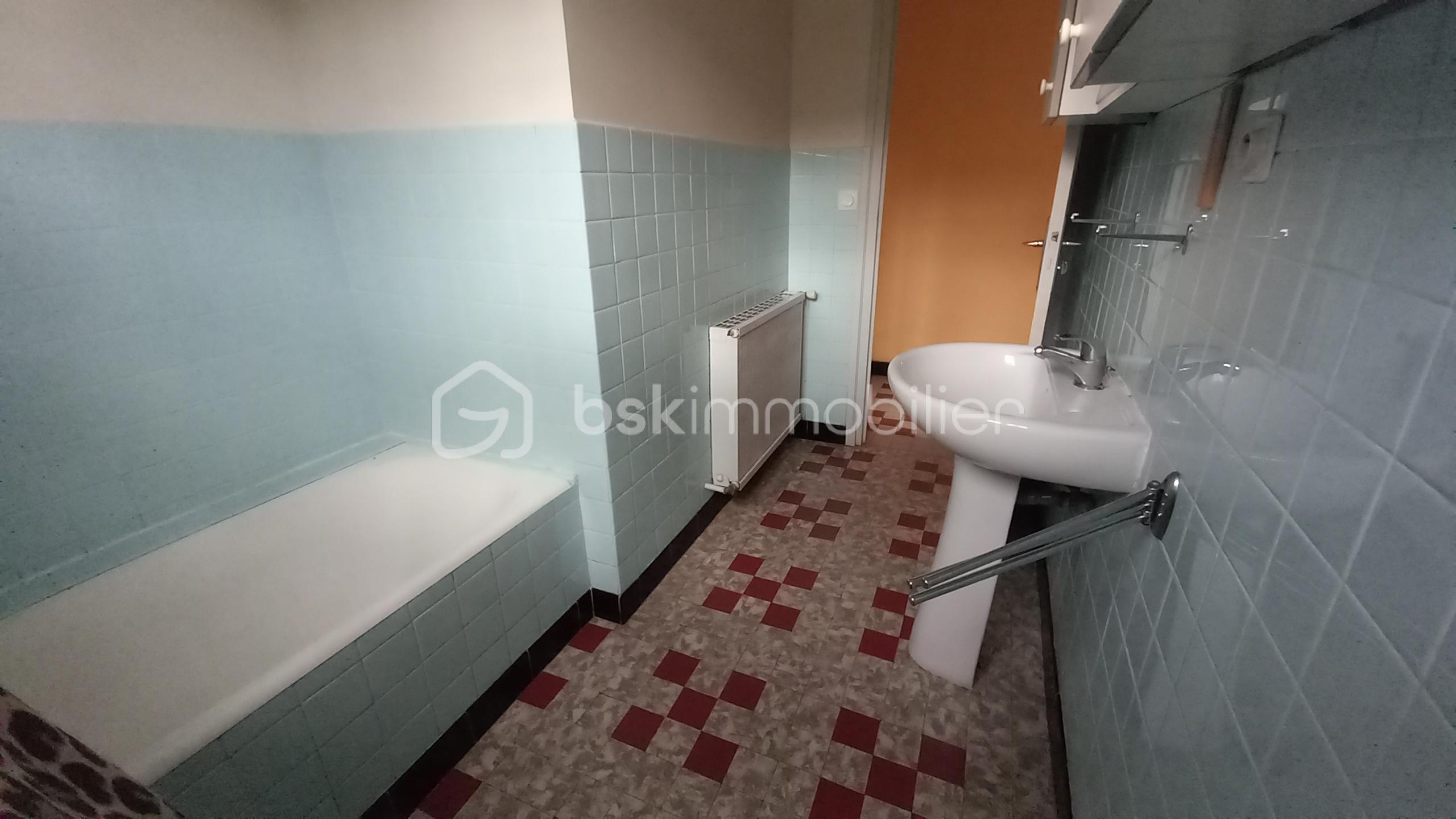 Maison de 135 m² - Maison Voiron Rousset Photo Sdb 1.jpg