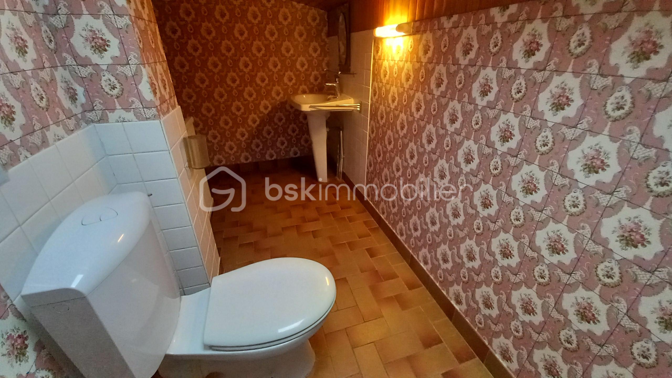 Maison de 135 m² - Maison Voiron Rousset Photo wc etage.jpg