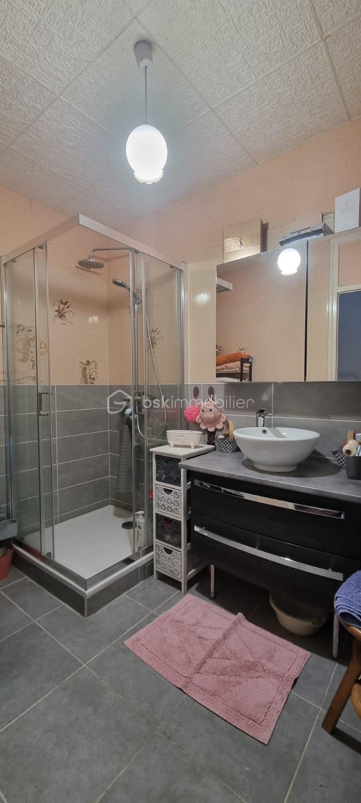 Maison de 120 m² - salle d eau.jpg