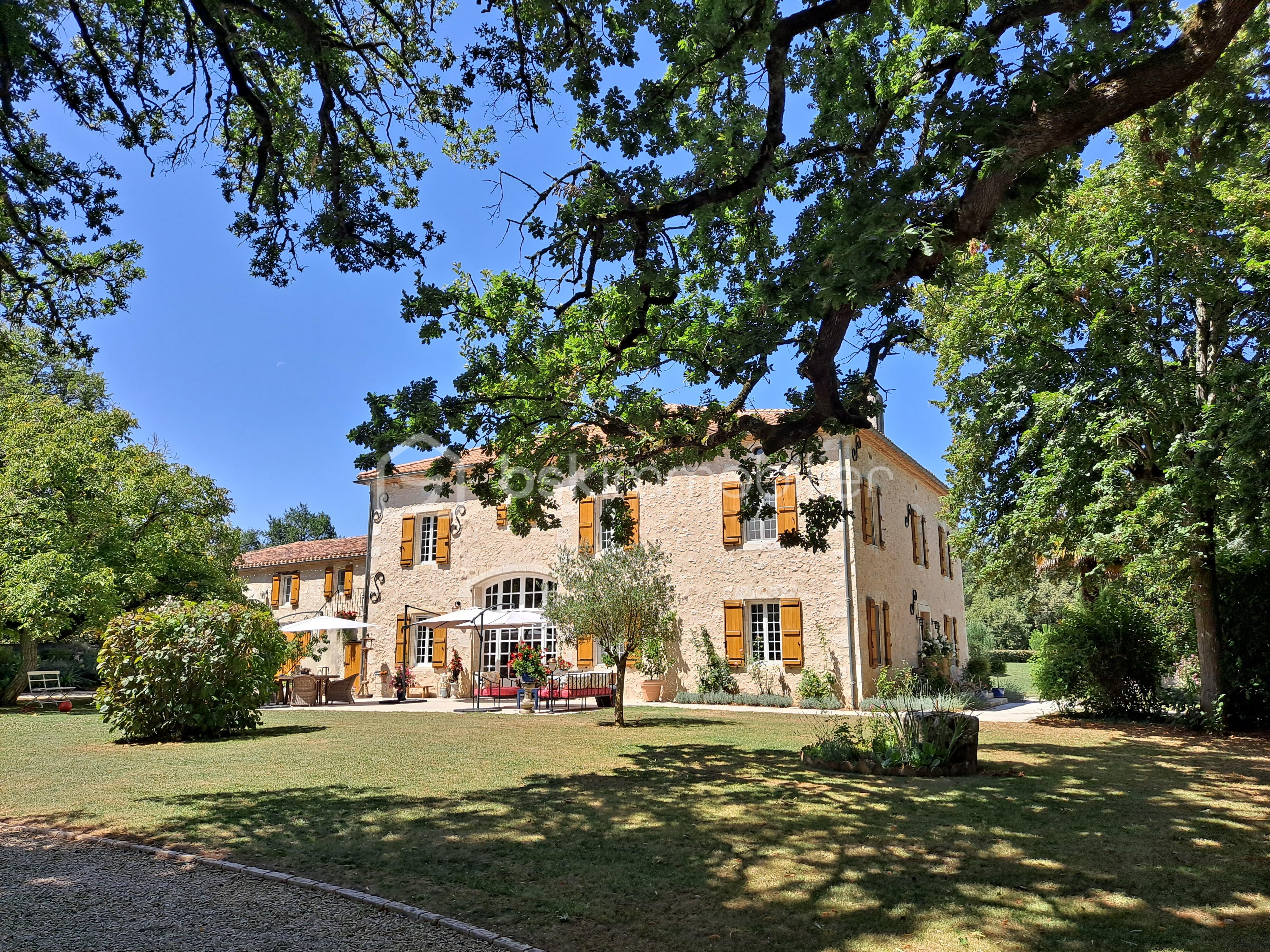 Demeure de 432 m² - cesar carvalho iad france Belle Maison Gascony campagne foret bois luxe piscine (32).jpg