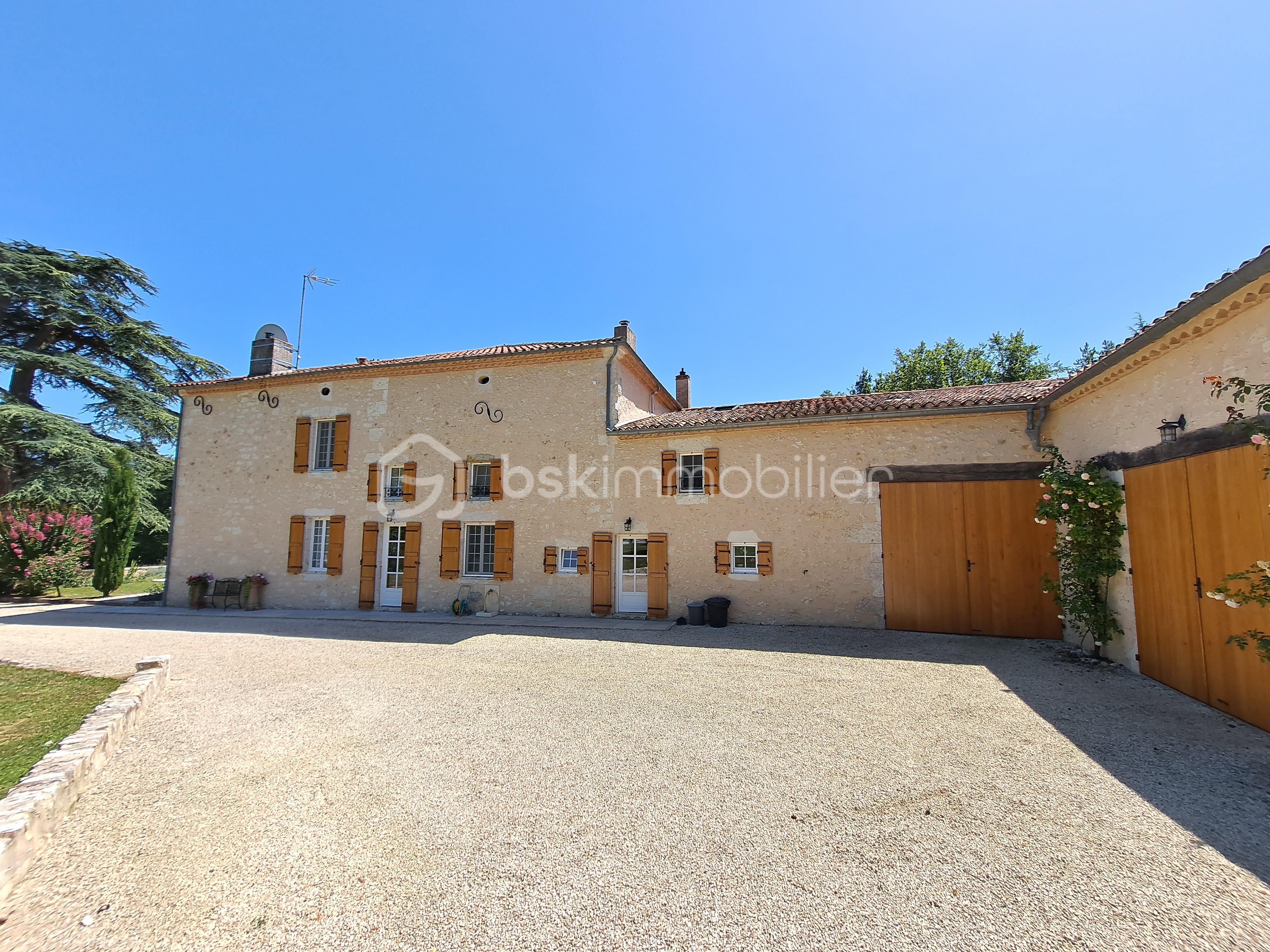 Demeure de 432 m² - cesar carvalho Belle Maison Gascony campagne foret bois luxe piscine (99).jpg