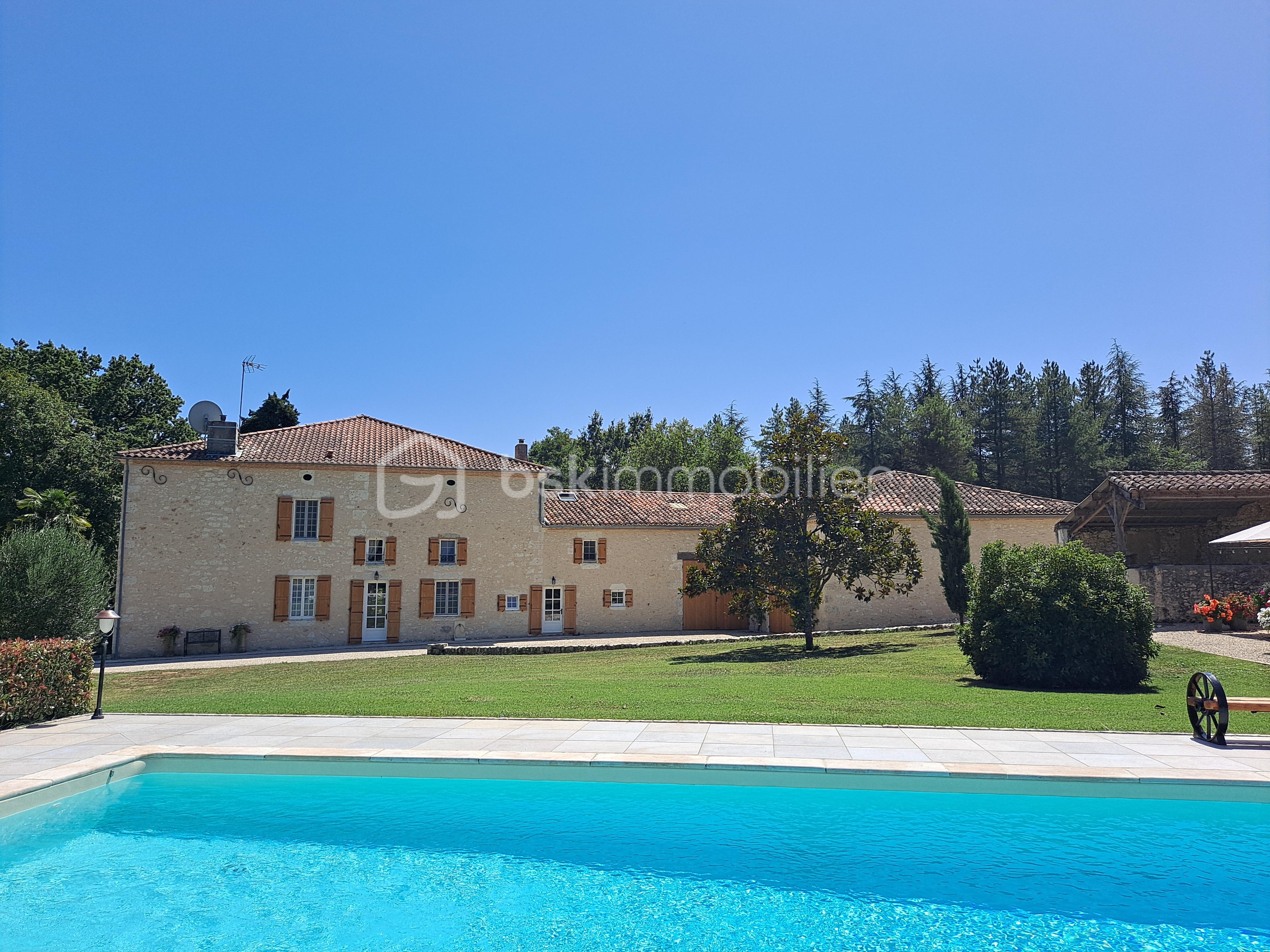 Demeure de 432 m² - cesar carvalho Belle Maison Gascony campagne foret bois luxe piscine (112).jpg