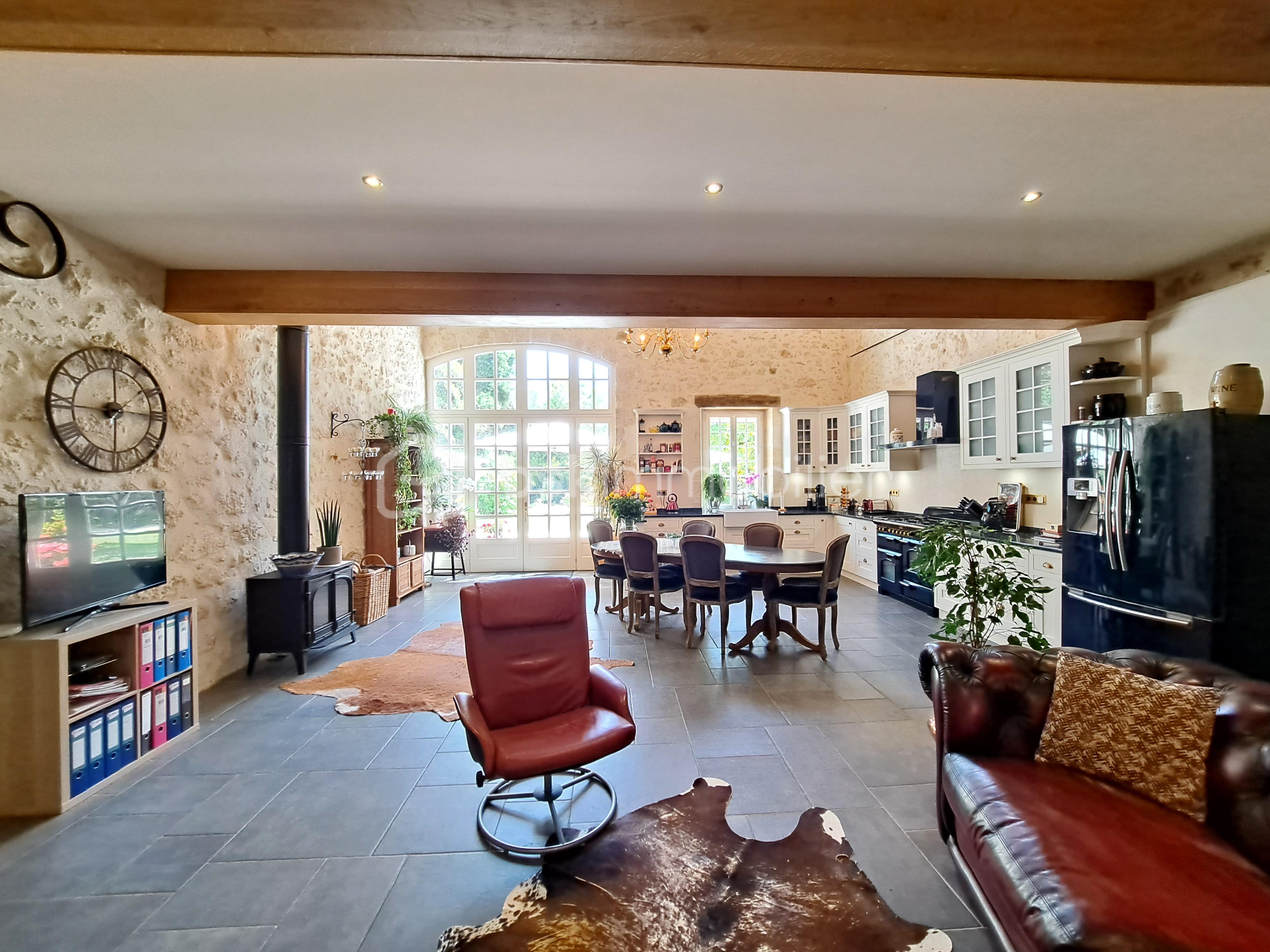 Demeure de 432 m² - cesar carvalho Belle Maison Gascony campagne foret bois luxe piscine (179).jpg