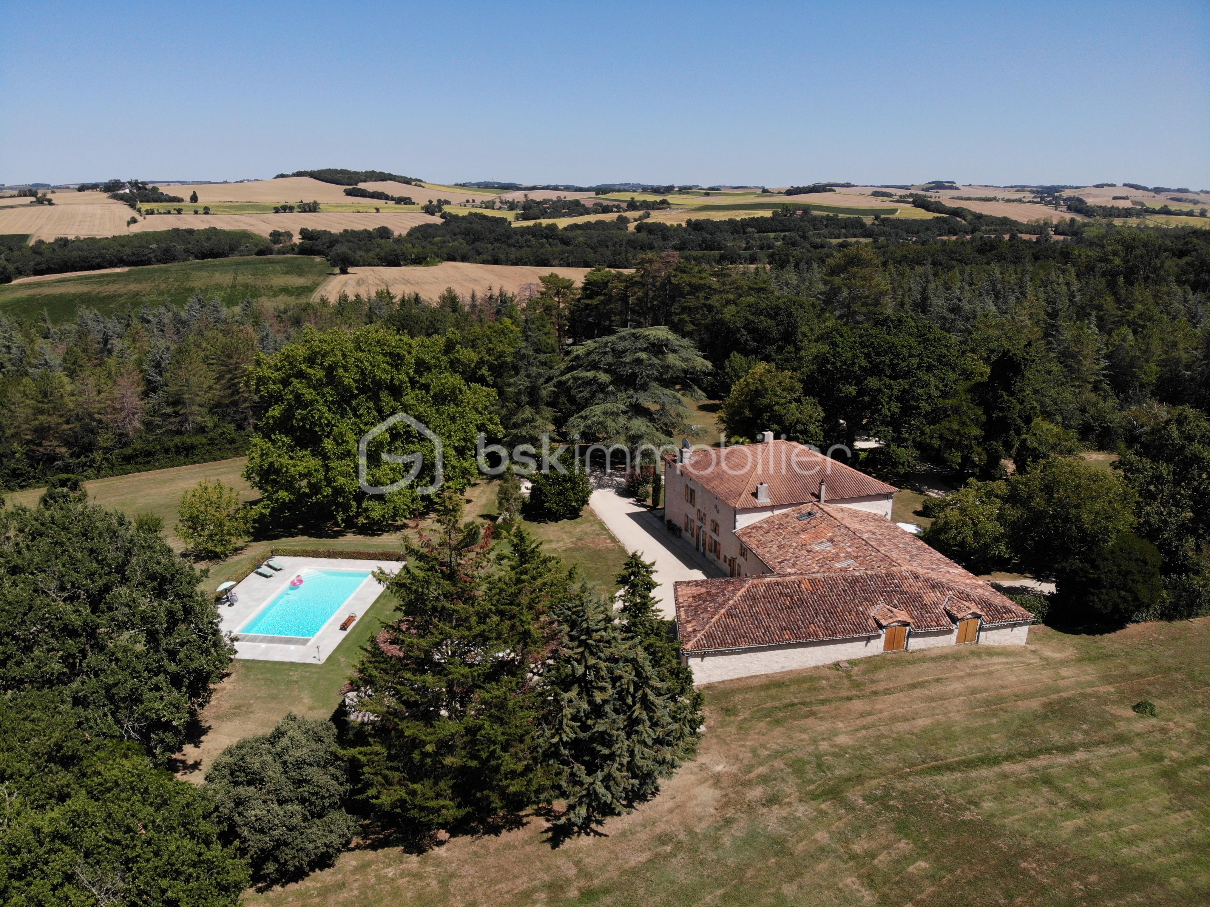 Demeure de 432 m² - Drone belle maison gascony campagne luxe (23).JPG