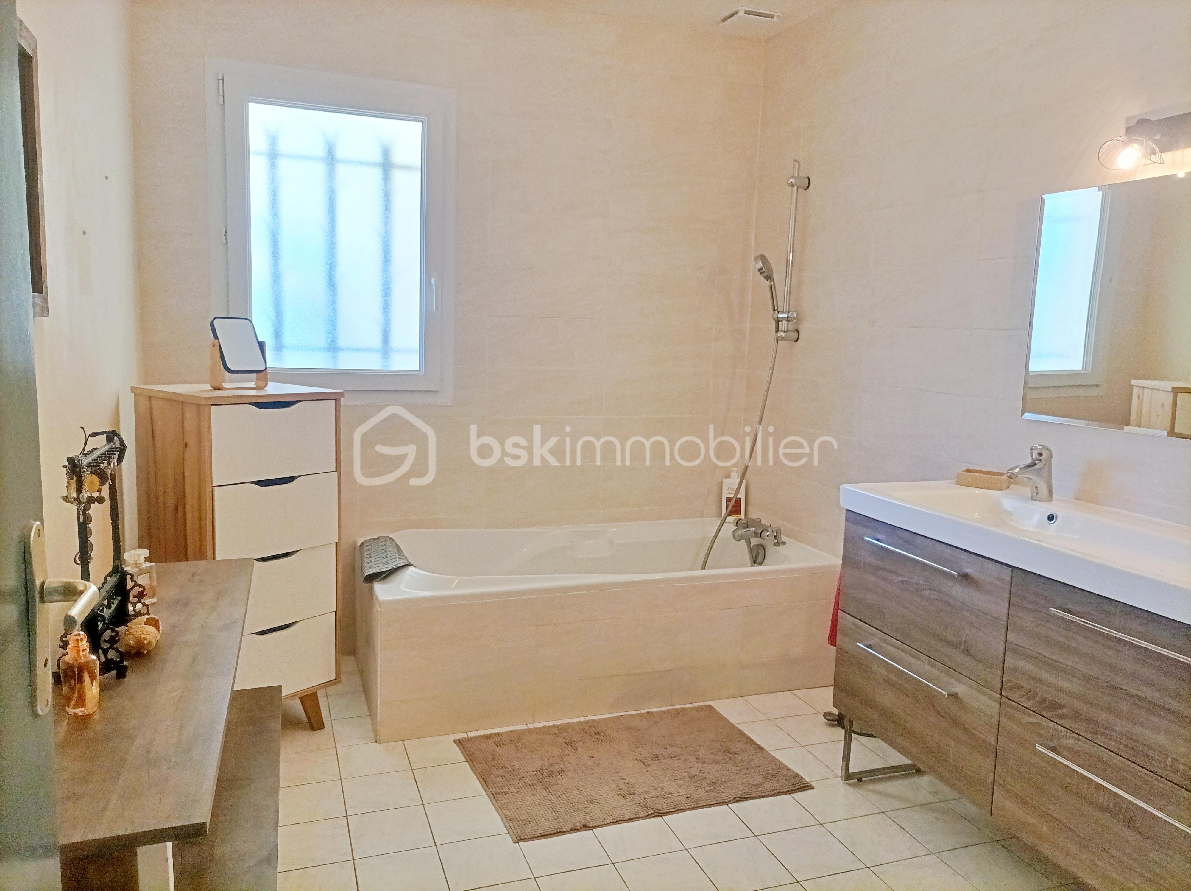 Maison de 132,35 m² - SDB1.jpg