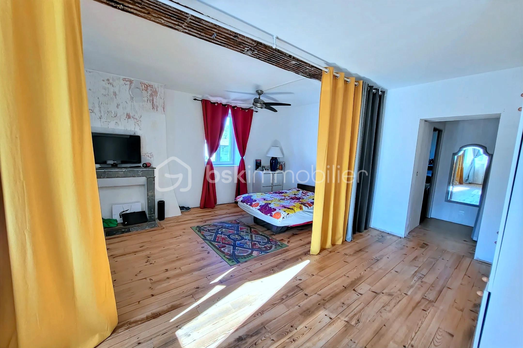 Corps de ferme de 250 m² - hoqi-b0e23f39a8b4420cb05cccb37d5106c8.jpg