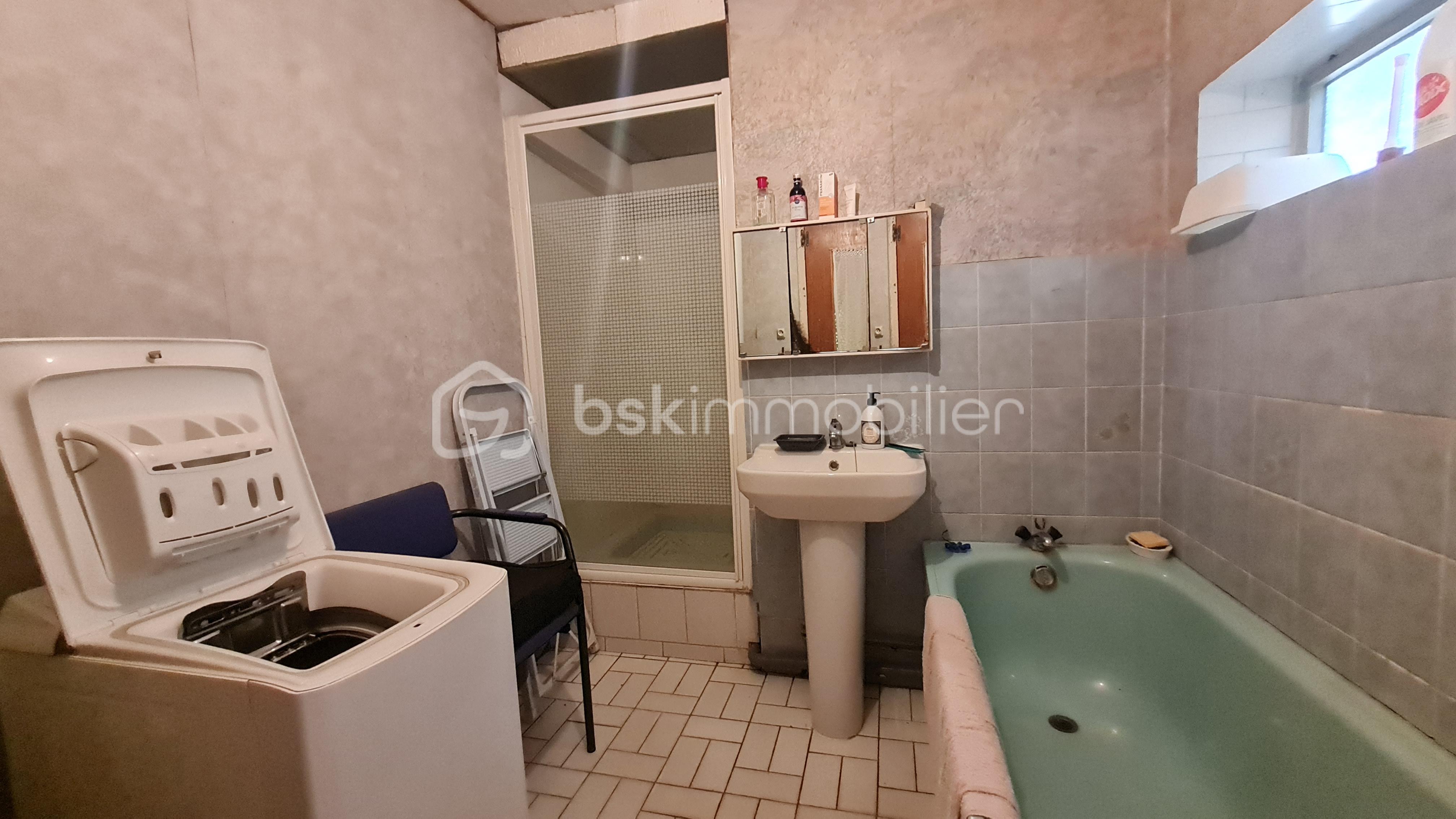 Maison ancienne de 117 m² - salle de bains.jpg