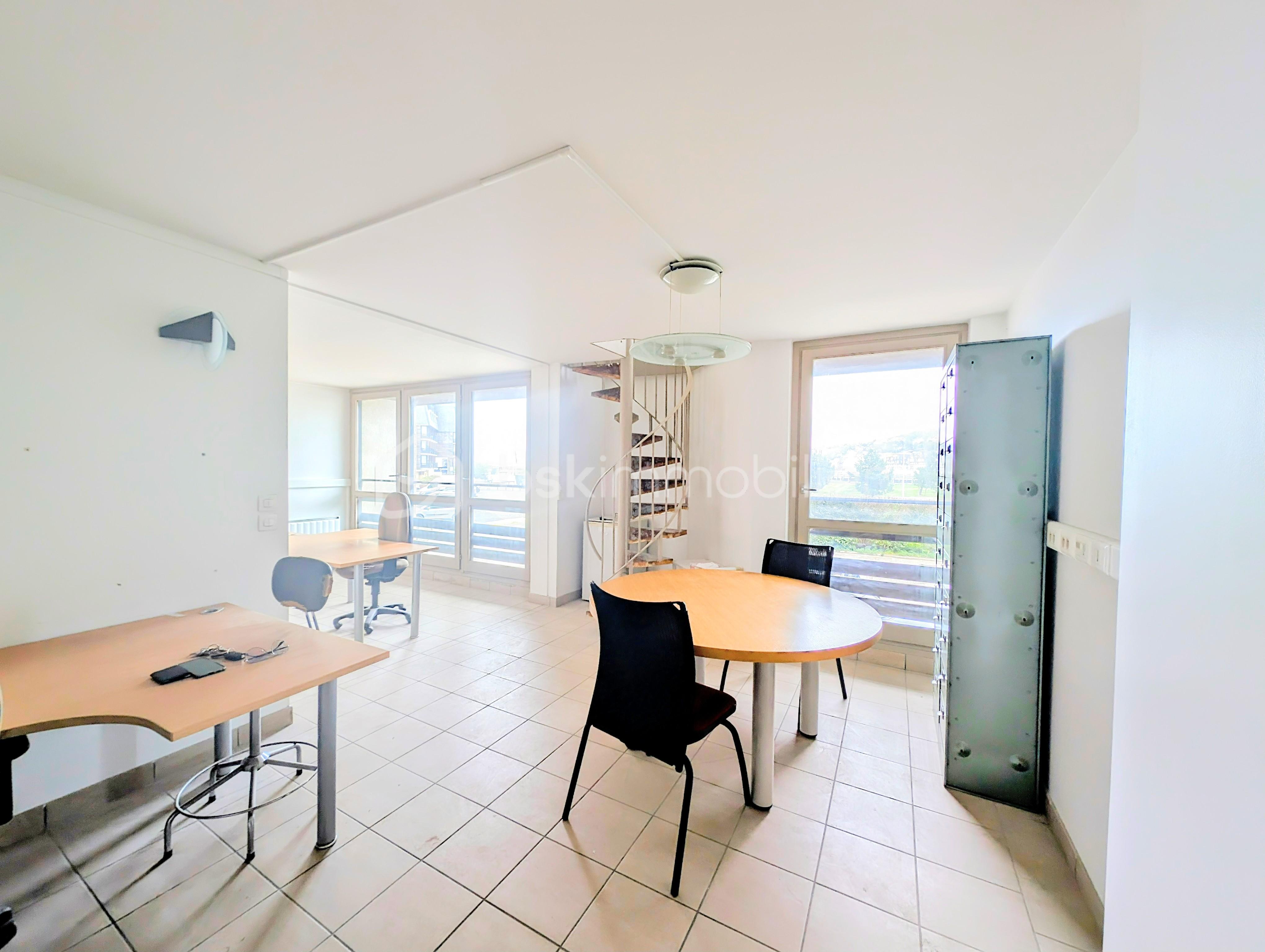 Bureau de 117 m² - PXL_20250418_132835982~2.jpg