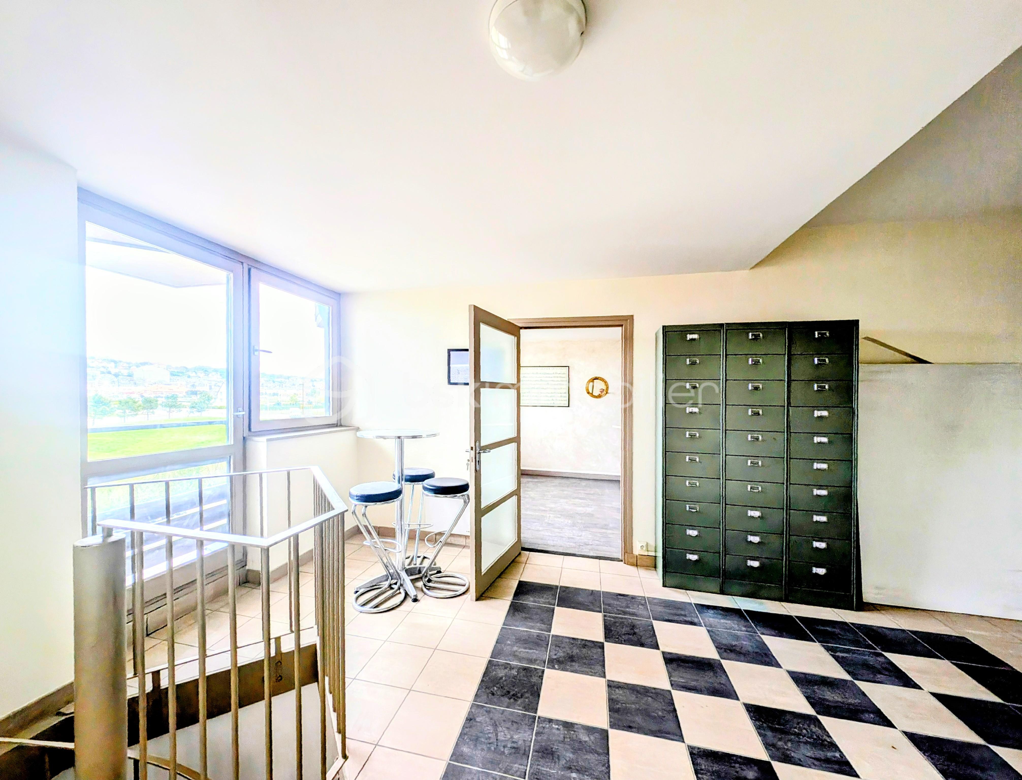 Bureau de 117 m² - PXL_20250418_133843047~3.jpg
