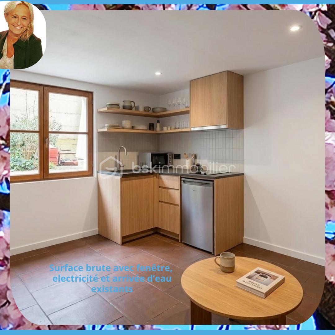 Surface brute avec fenêtre, electricité et arrivée d’eau existants.png