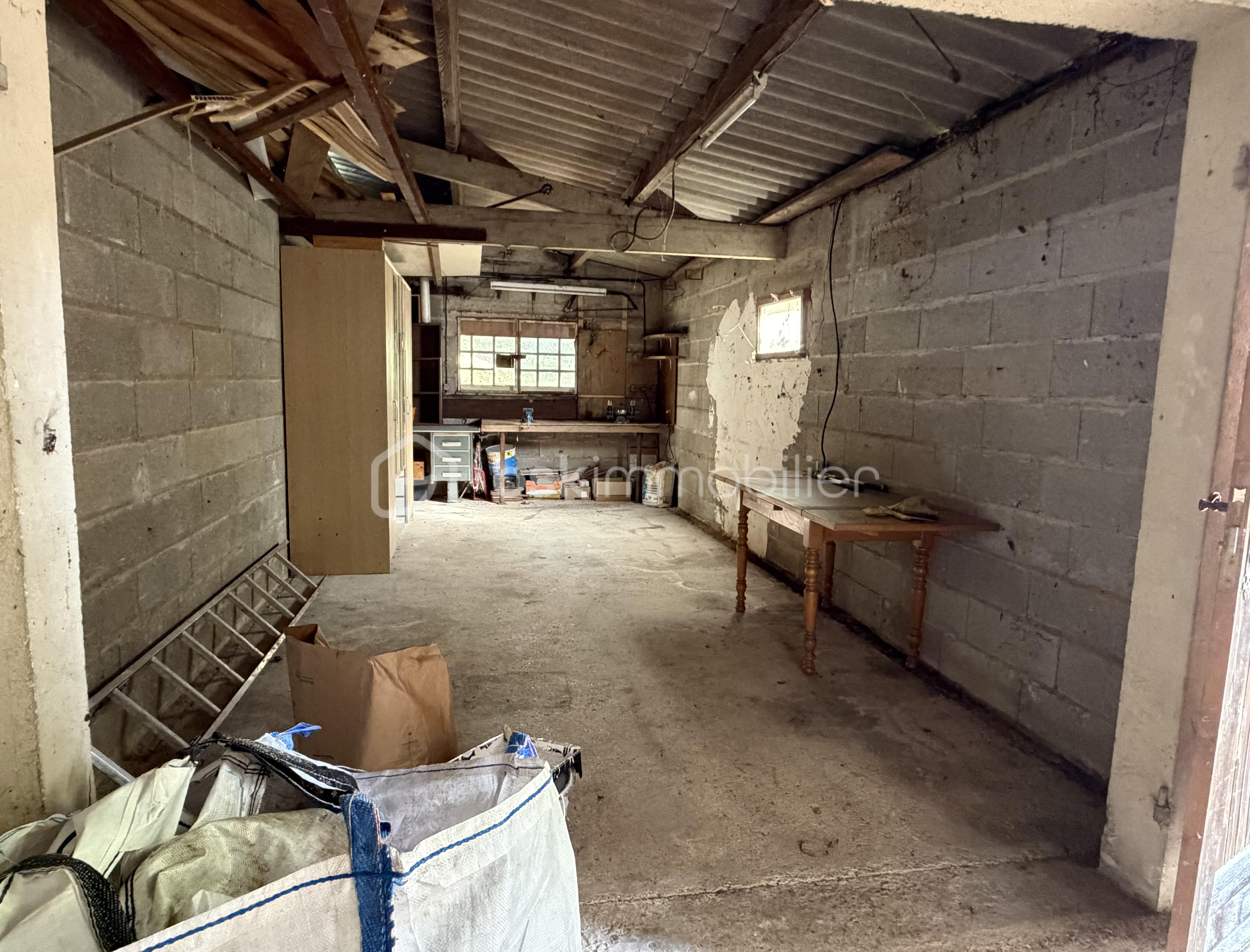 garage int.jpeg