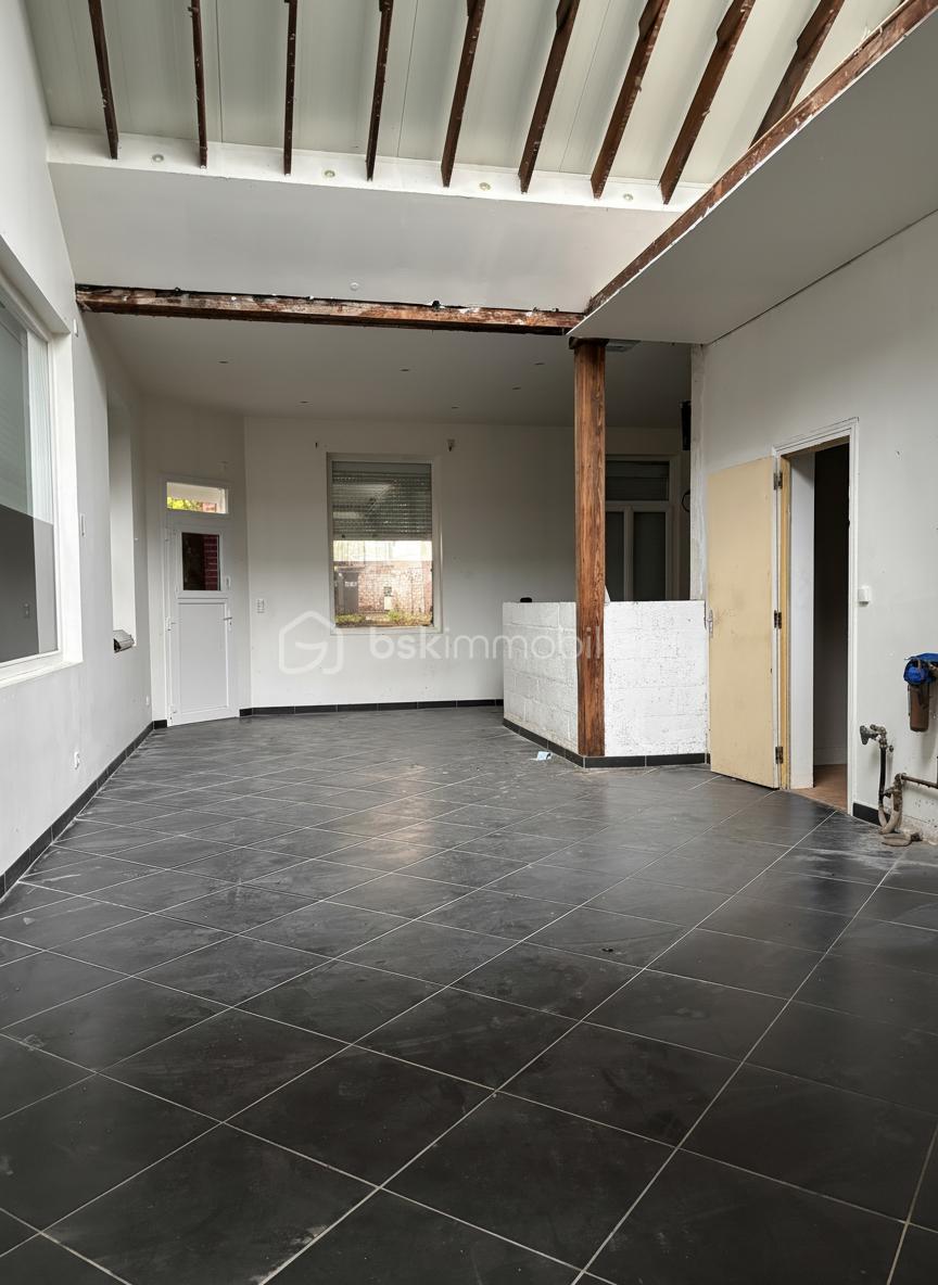 Local commercial de 220 m² - ENTREE SEJOUR.jpg