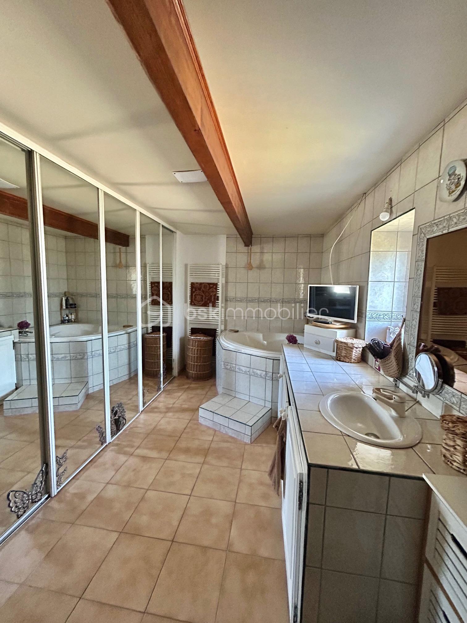 Mas de 242 m² - SDB 2.jpg