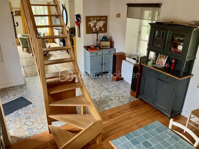 Maison longere de 90 m² - hochedé escalier cuisine.jpg