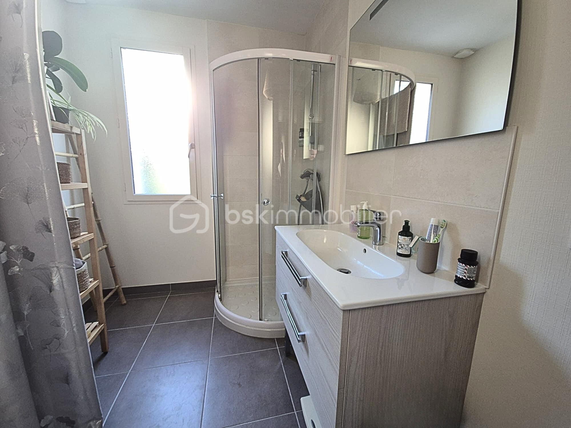 Maison de 136 m² - salle d'eau.png