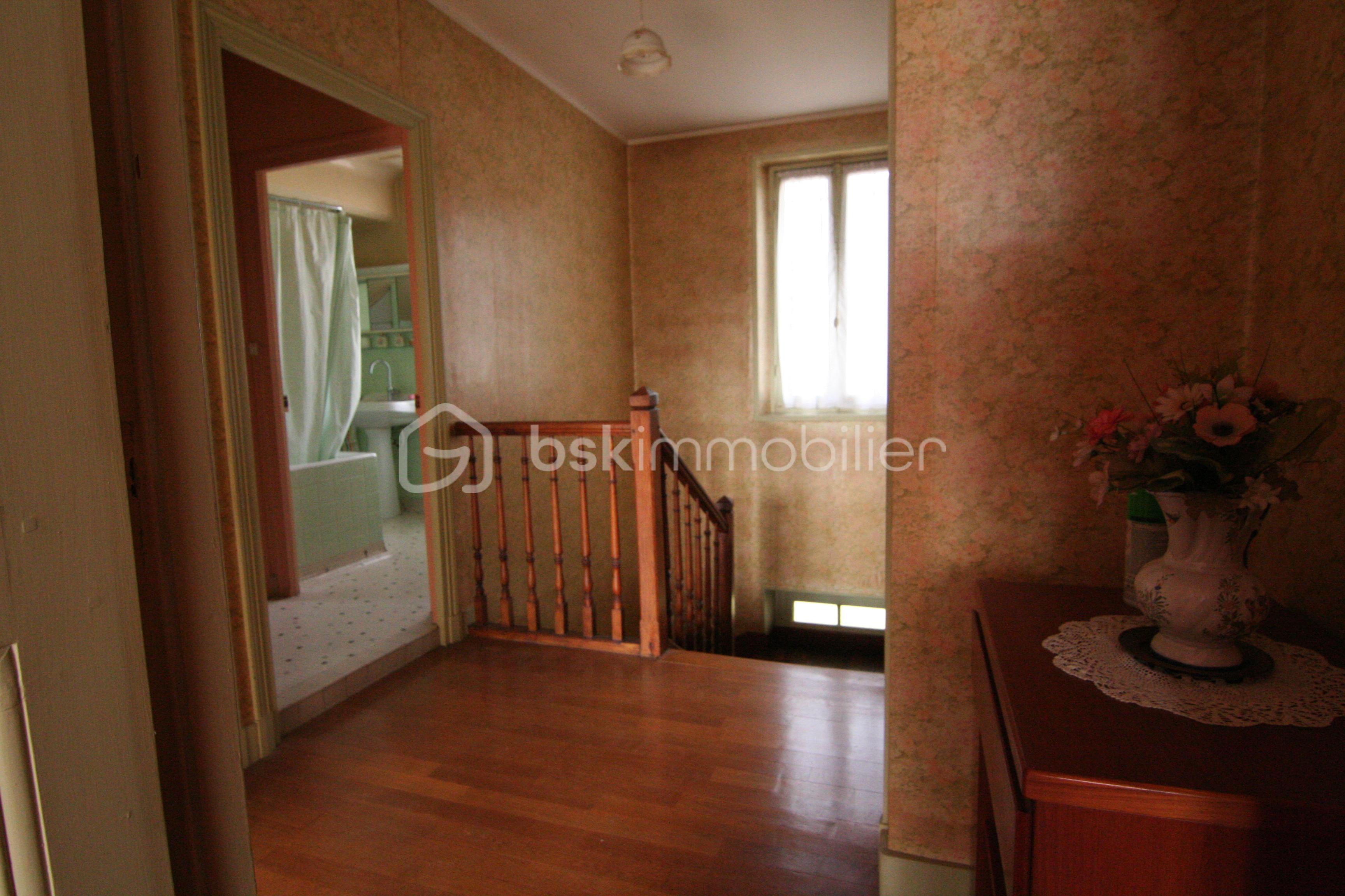 Maison ancienne de 123 m² - Palier étage.JPG