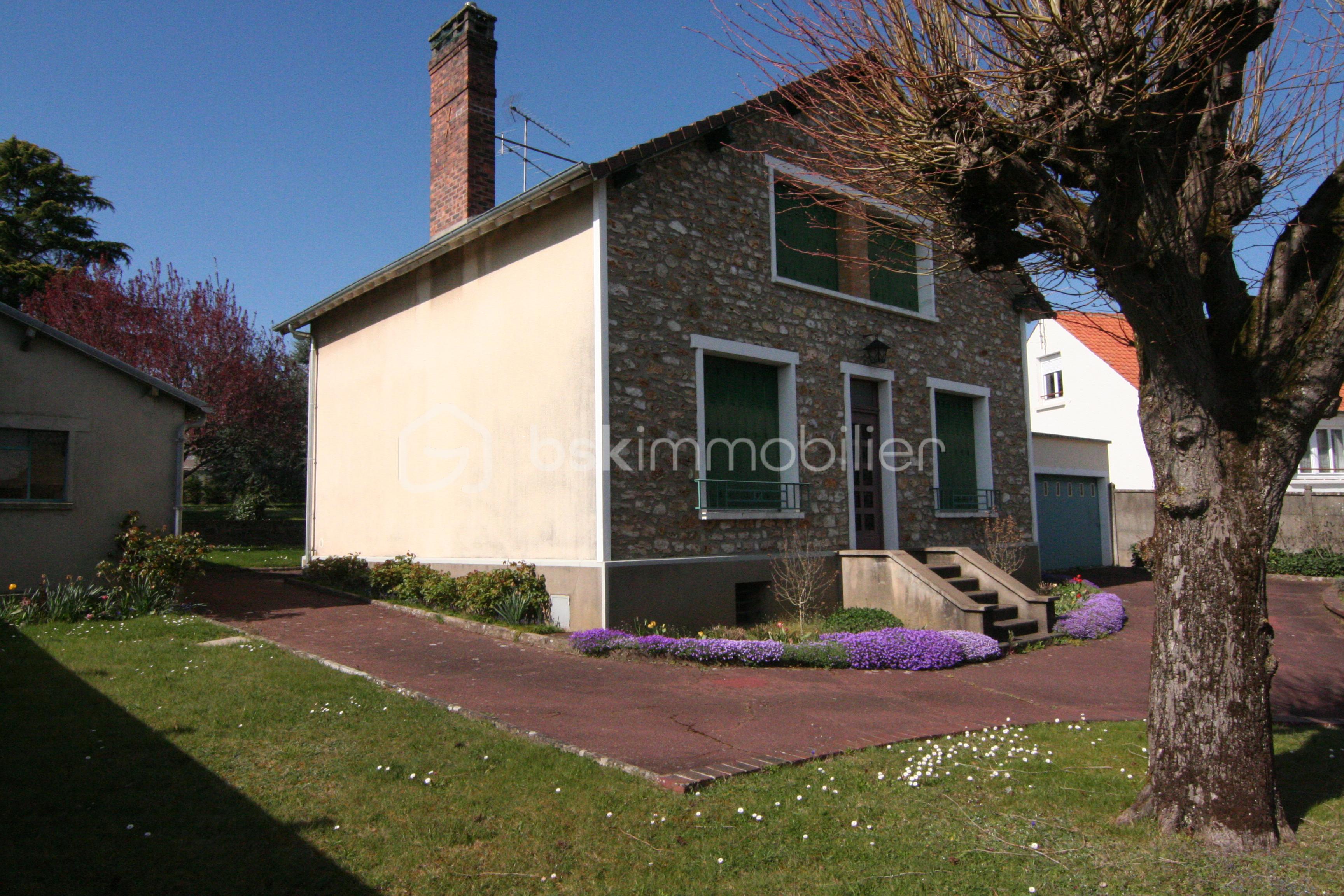 Maison ancienne de 123 m² - Façade de côté.JPG