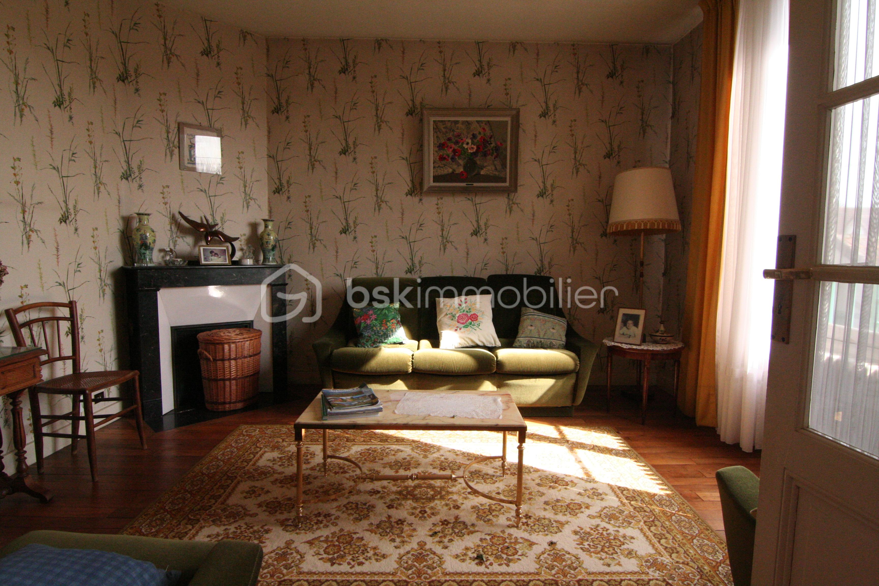 Maison ancienne de 123 m² - Salon.JPG