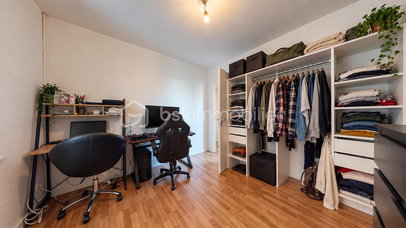 Chambre-bureau avec dressing végétalisé.png