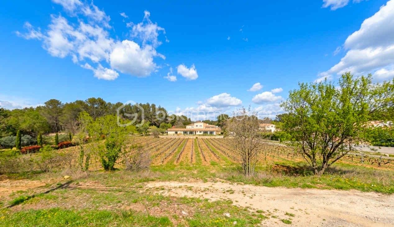 terrain-constructible-vue-degagee-saint-antonin-du-var.jpg