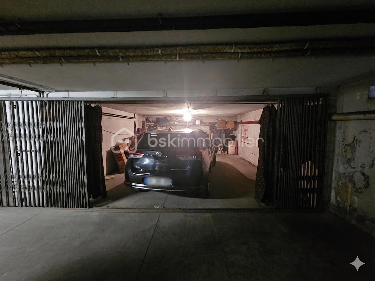 photo garage double plaque floutée.png