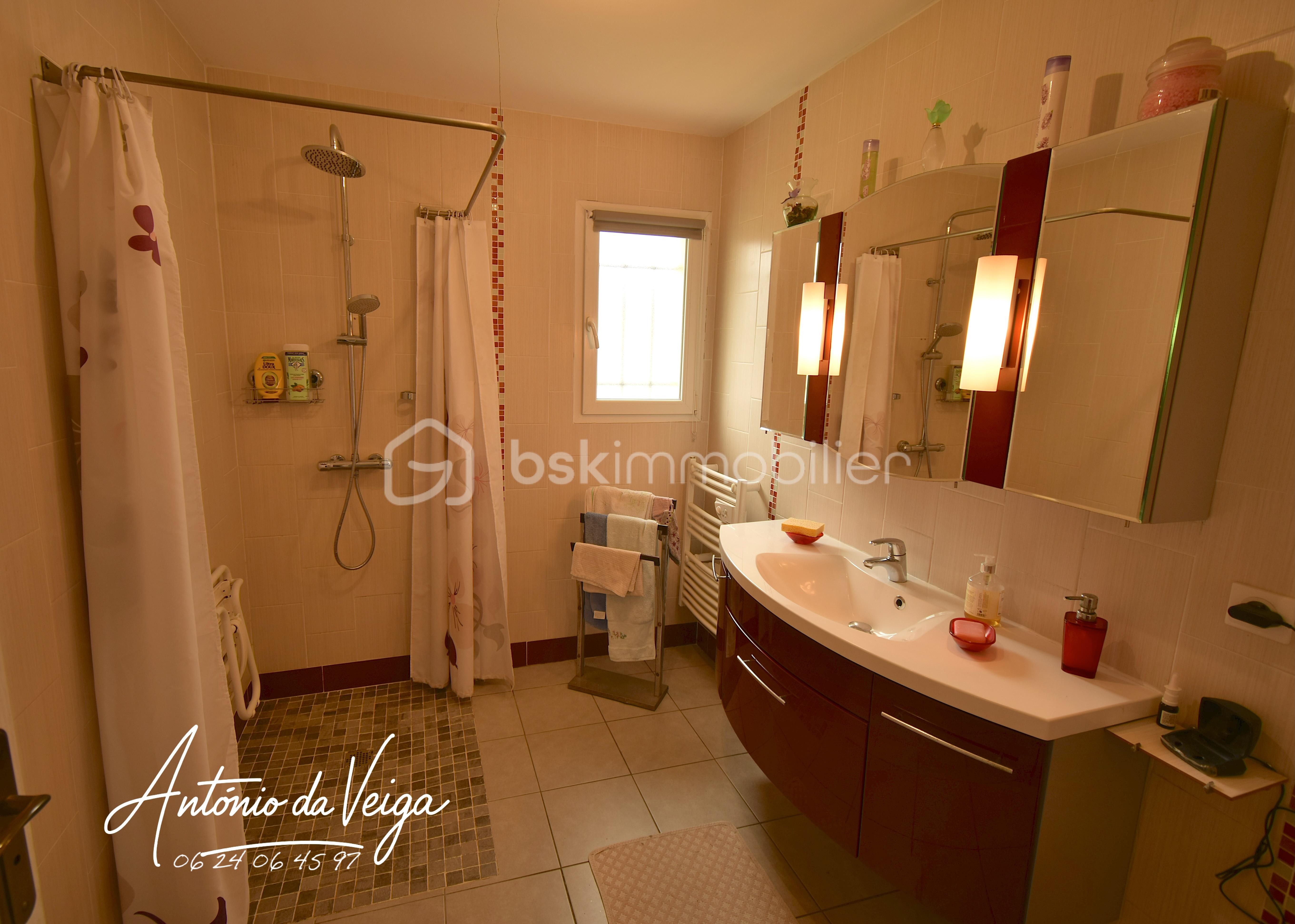 Maison de ville de 96,29 m² - Salle eaux.JPG