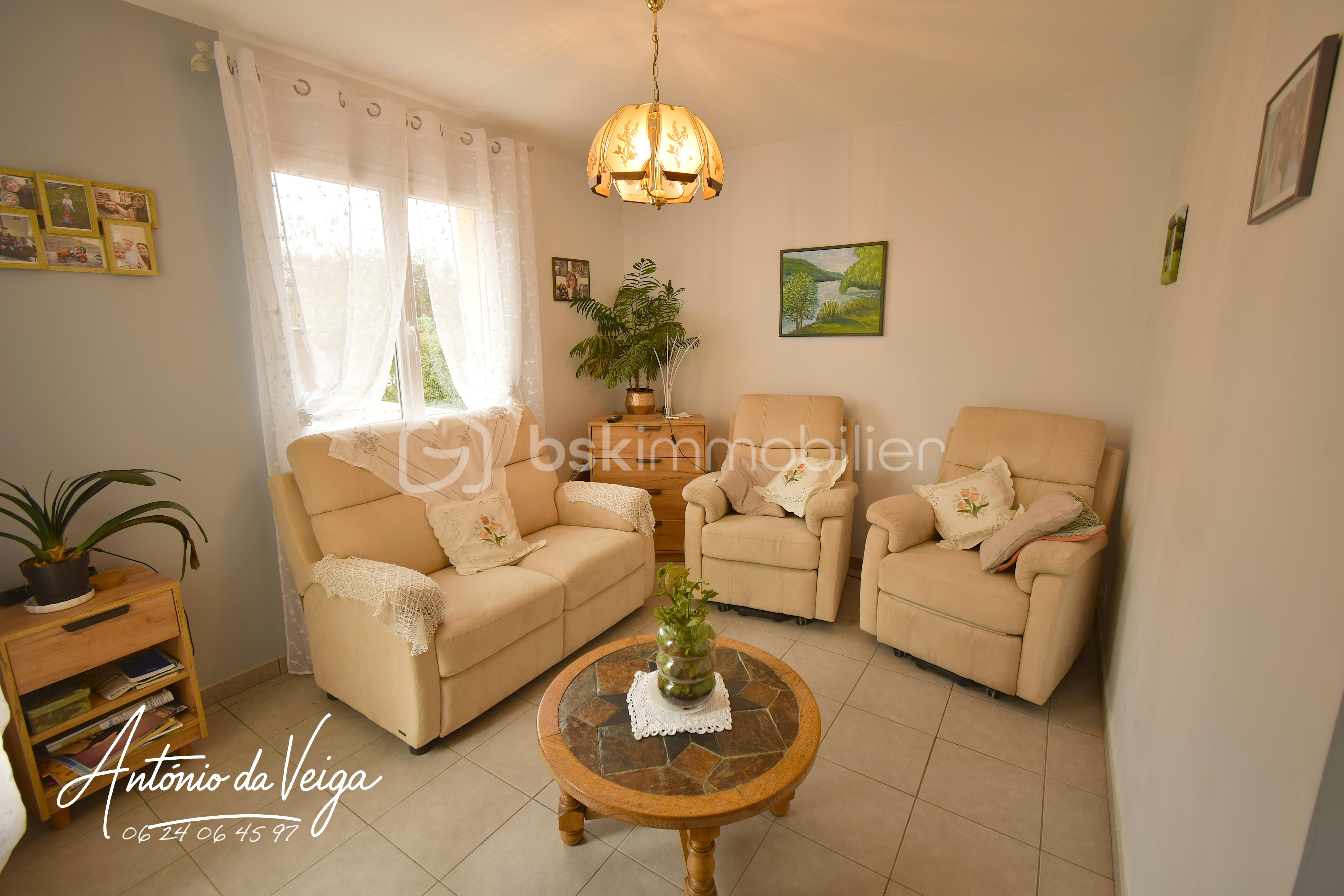 Maison de ville de 96,29 m² - Salon.JPG