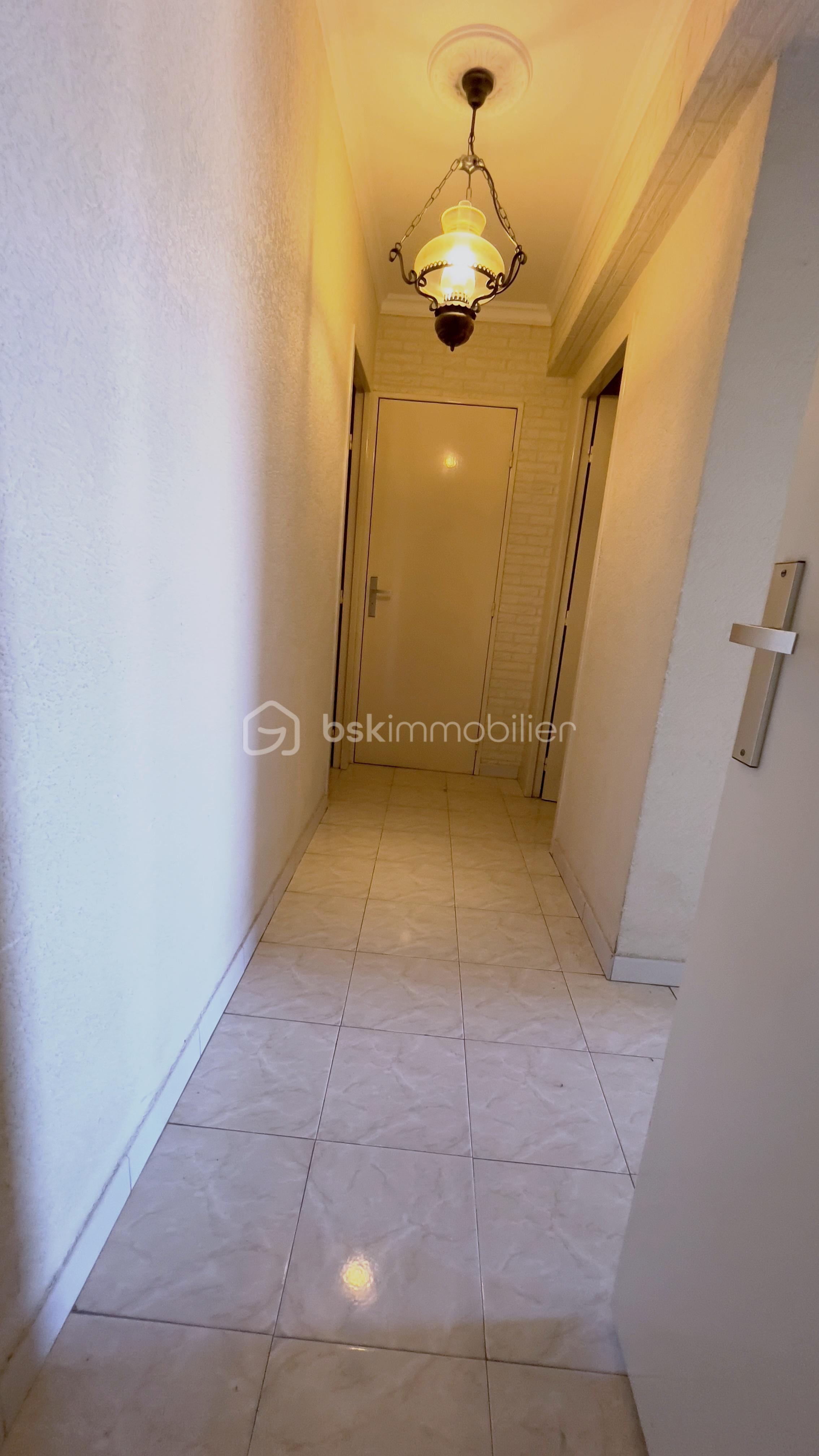 COULOIR CHAMBRES ET SDB.jpg